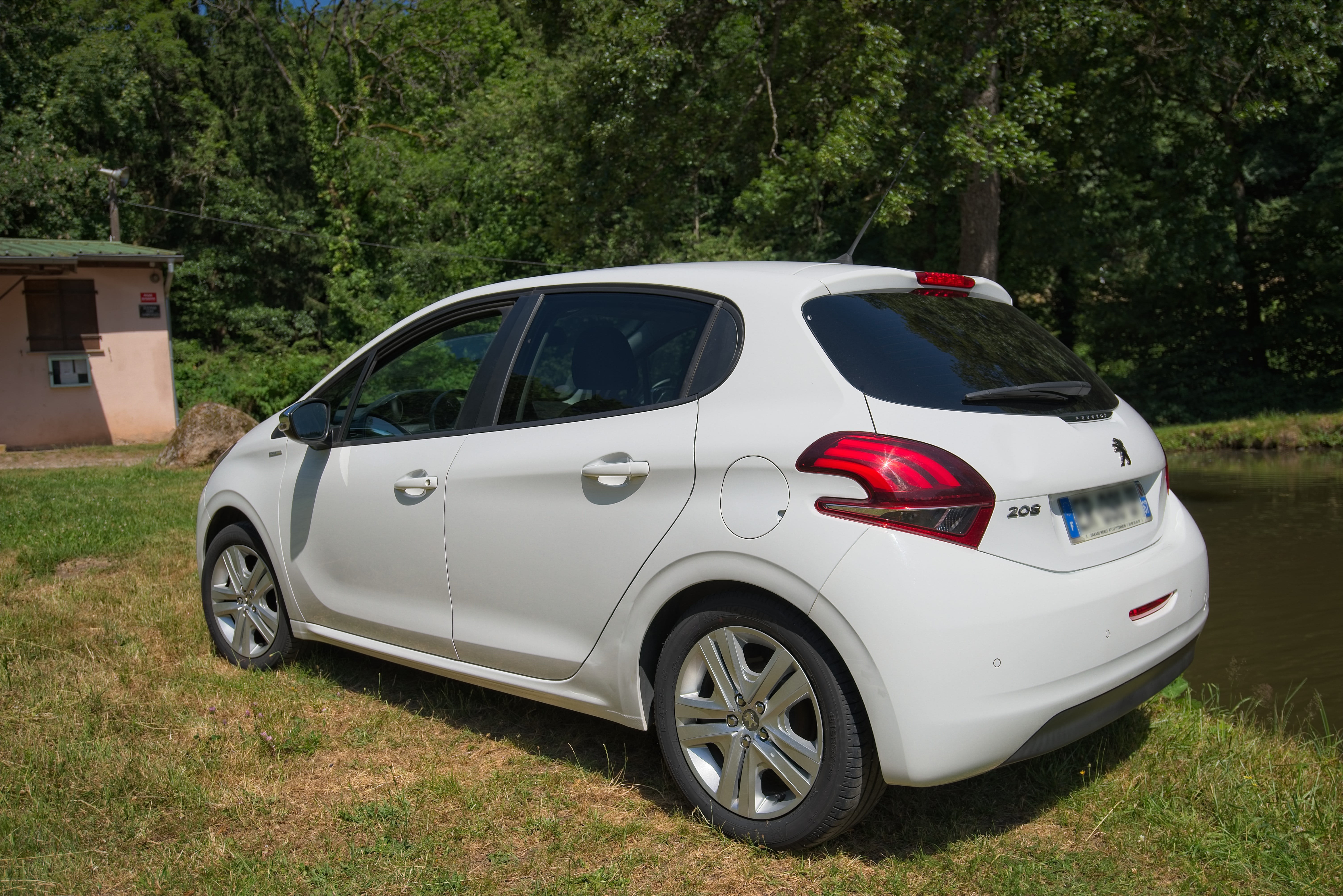 Peugeot 208 Peugeot 208 Active – Idéale Ville & Route  Économique & Très Propre avec GPS