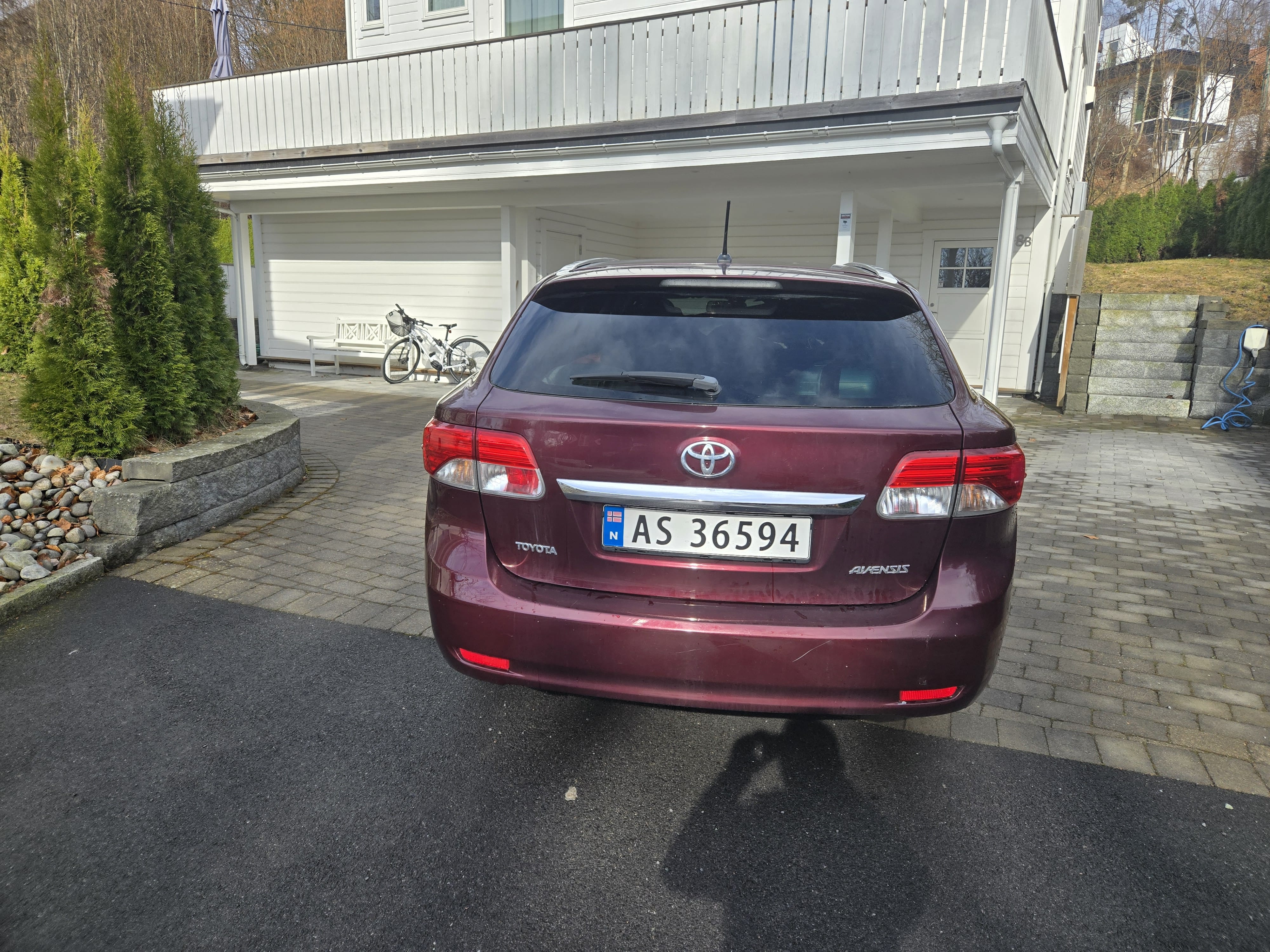 Toyota Avensis med Babysete