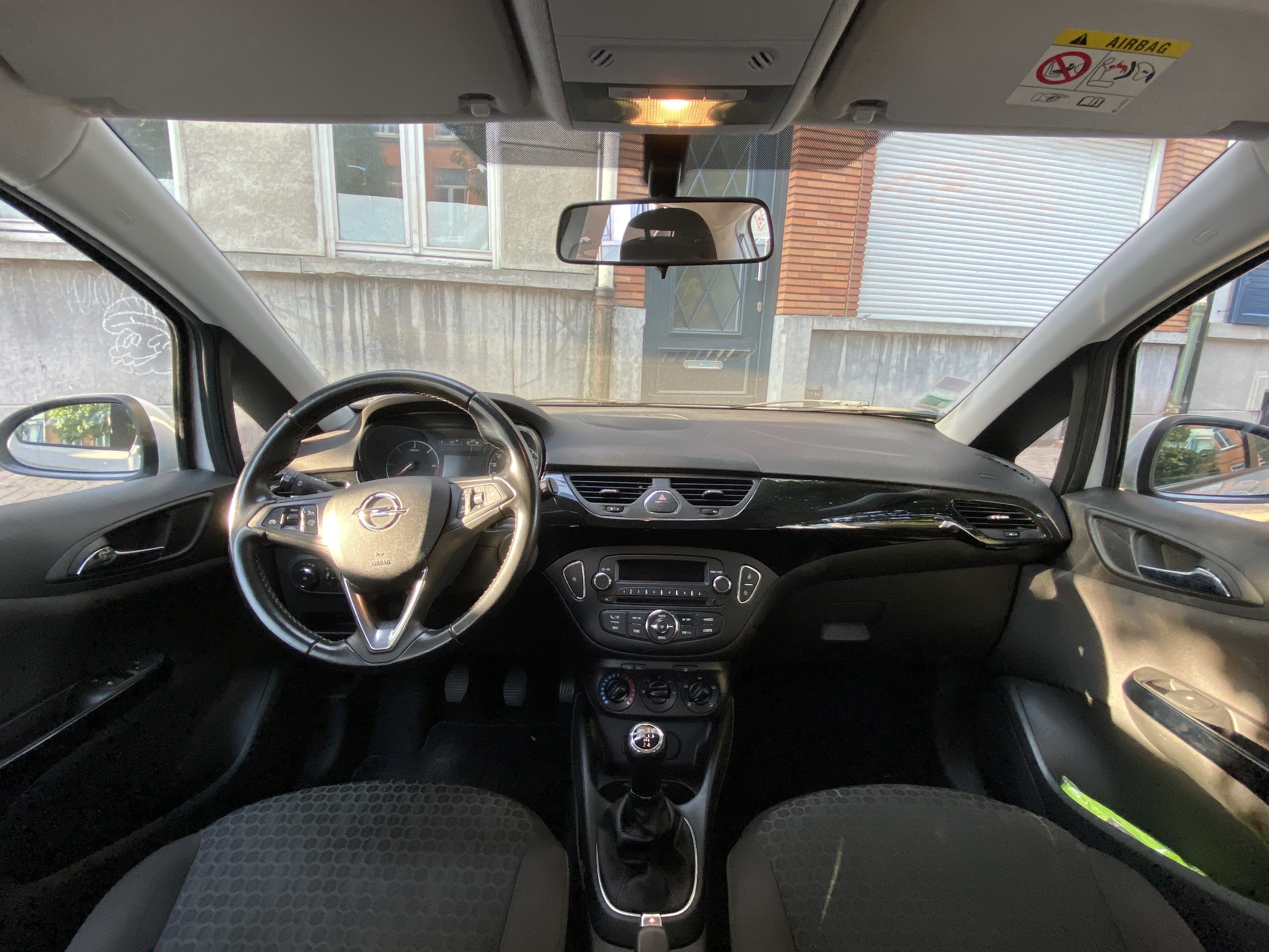 Opel Corsa avec Coffre de toit