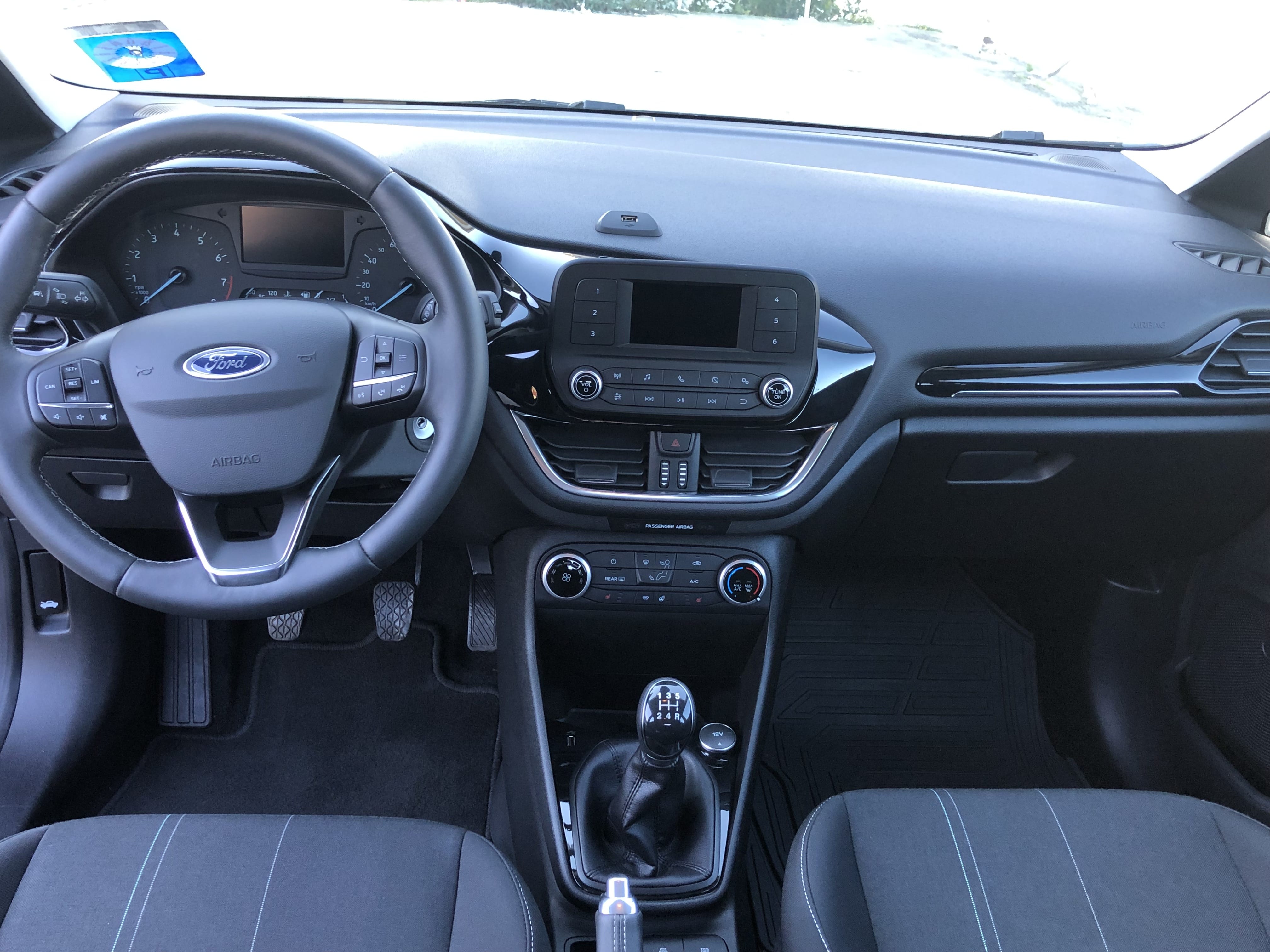 Ford Fiesta 1.1i Cool & Connect, Airco (gare du Midi) avec Entrée audio / iPod