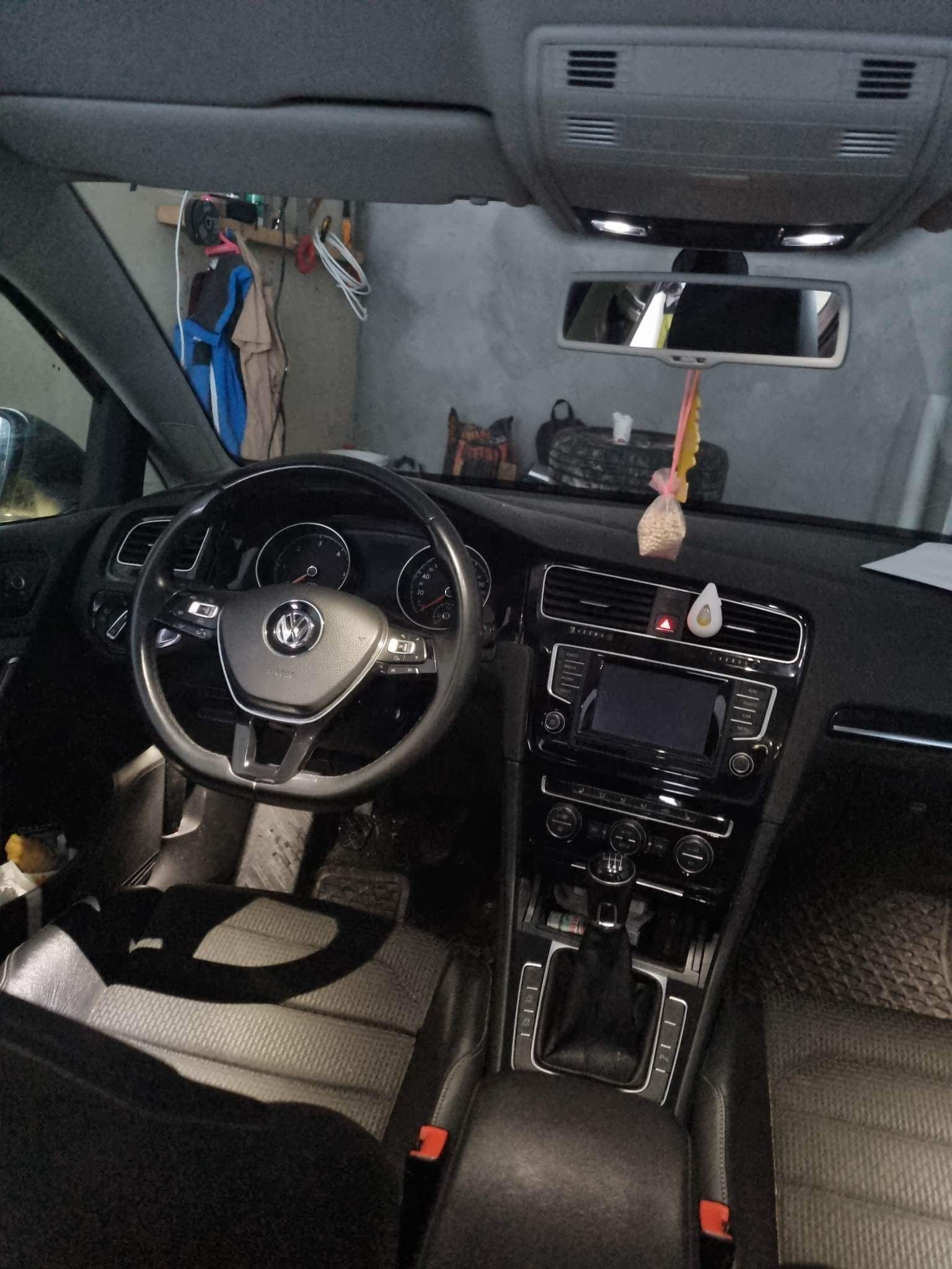 Volkswagen Golf with Baby seat