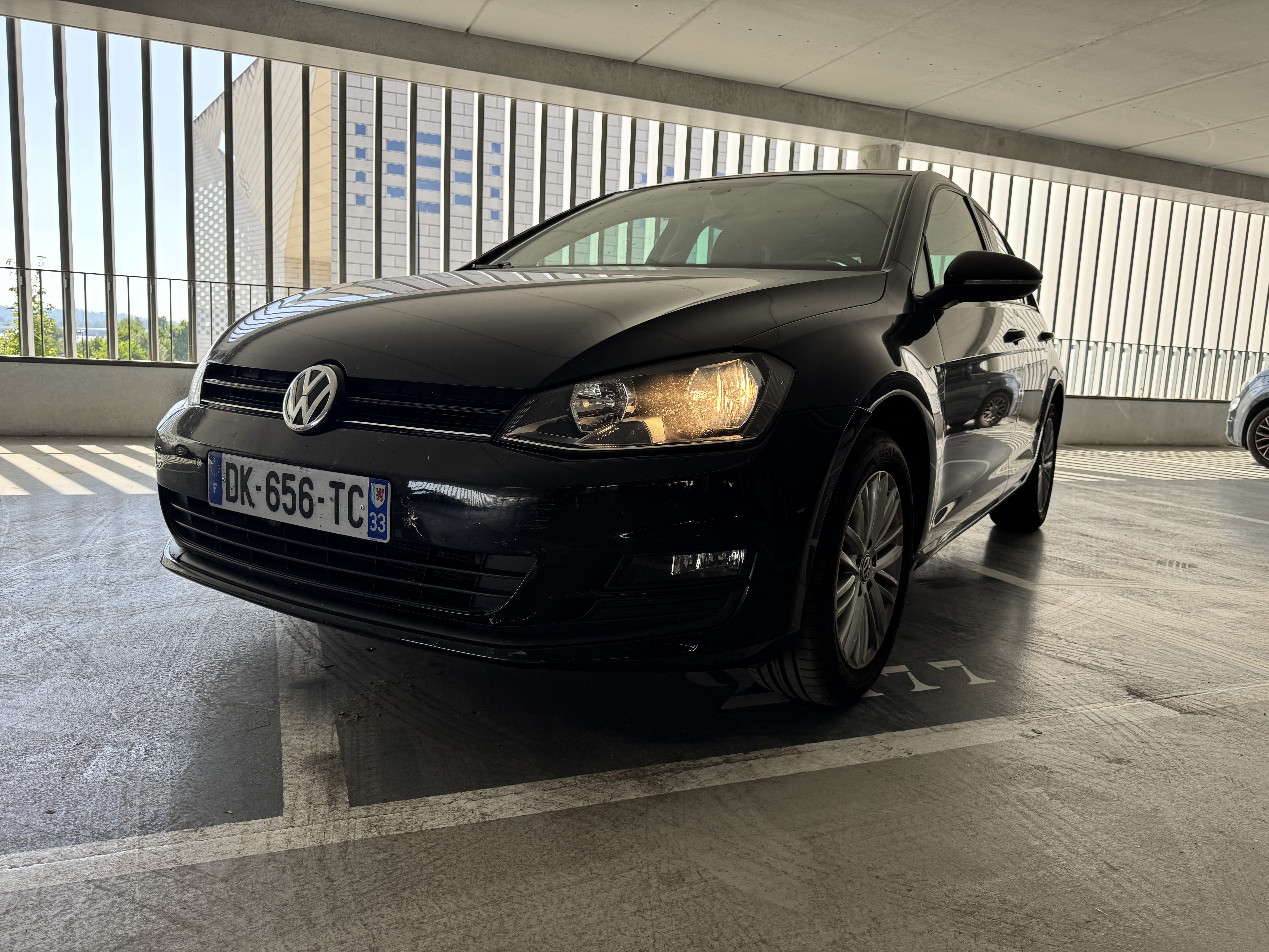 Volkswagen Golf  Louez la Golf Diesel DSG CUP – Sportivité, Confort et Économie en Boîte Automatique !