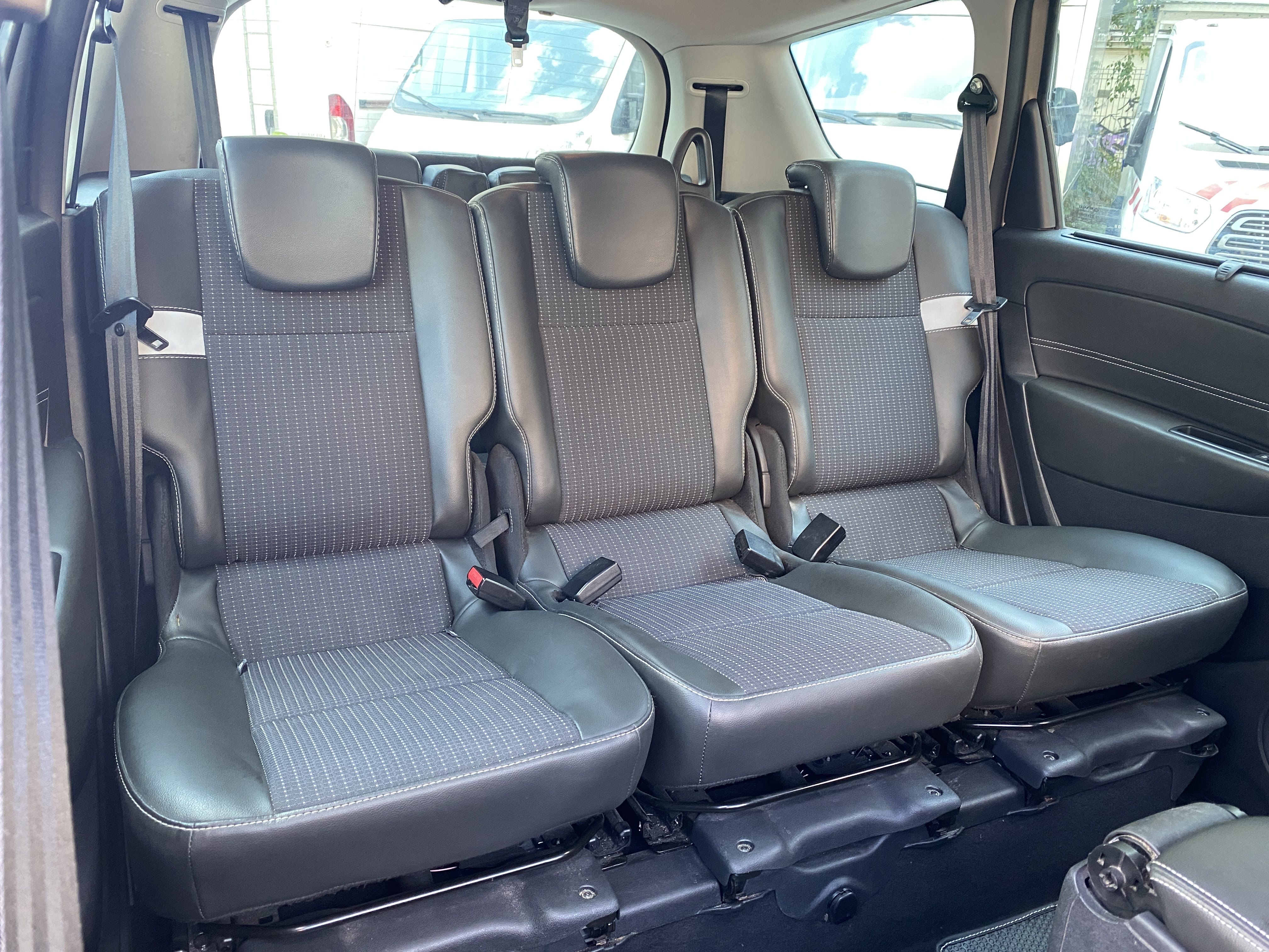 Renault Grand Scenic III 351 avec Siège bébé