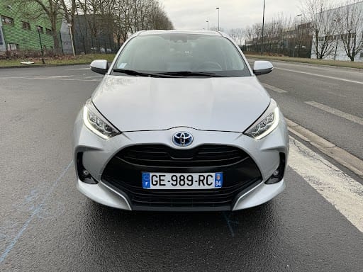 Toyota Yaris Hybride, 2022, Essence 95 / Électrique (hybride), automatique