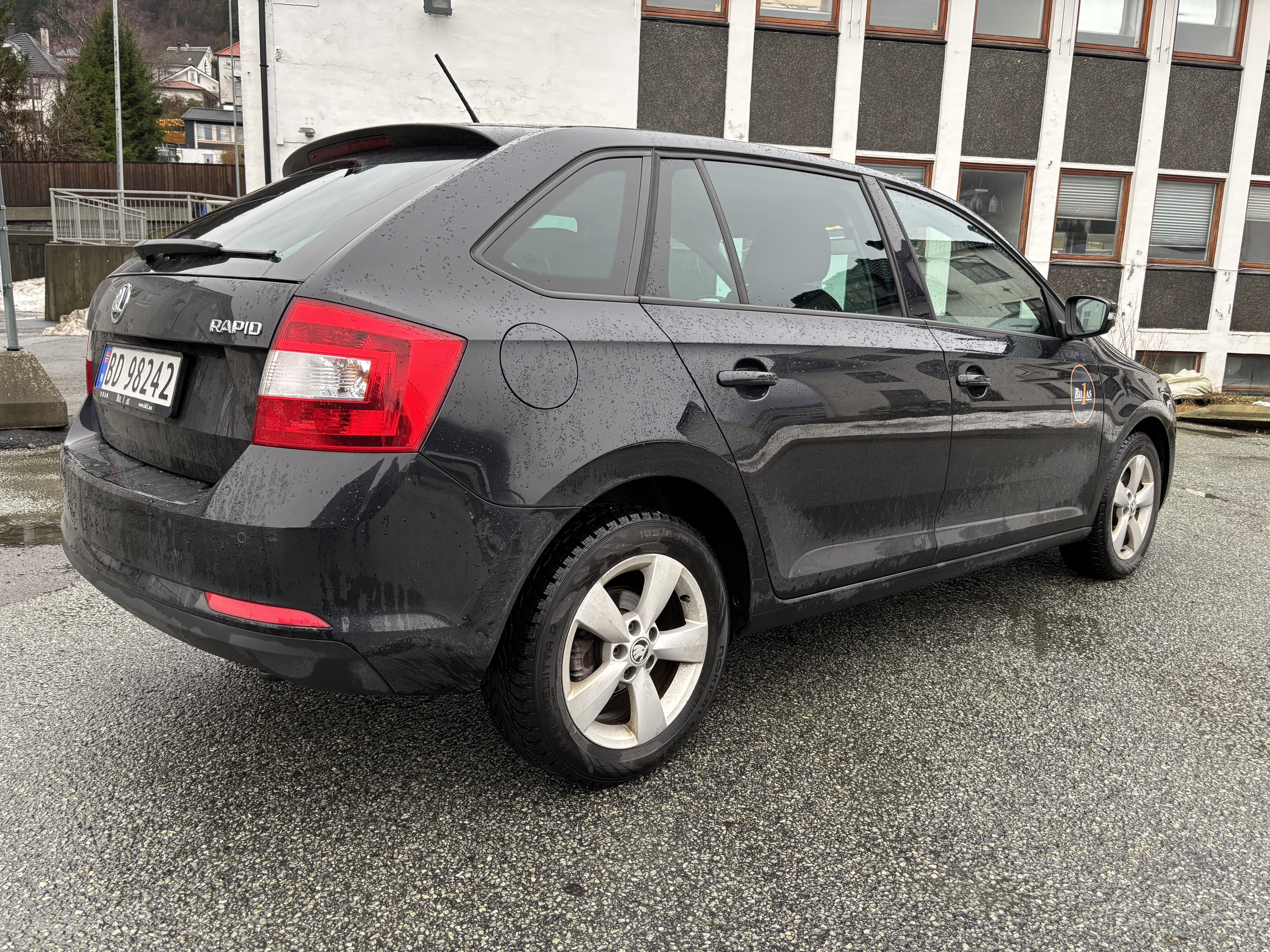 Skoda Rapid Kompakt stasjonsvogn med Bluetooth audio