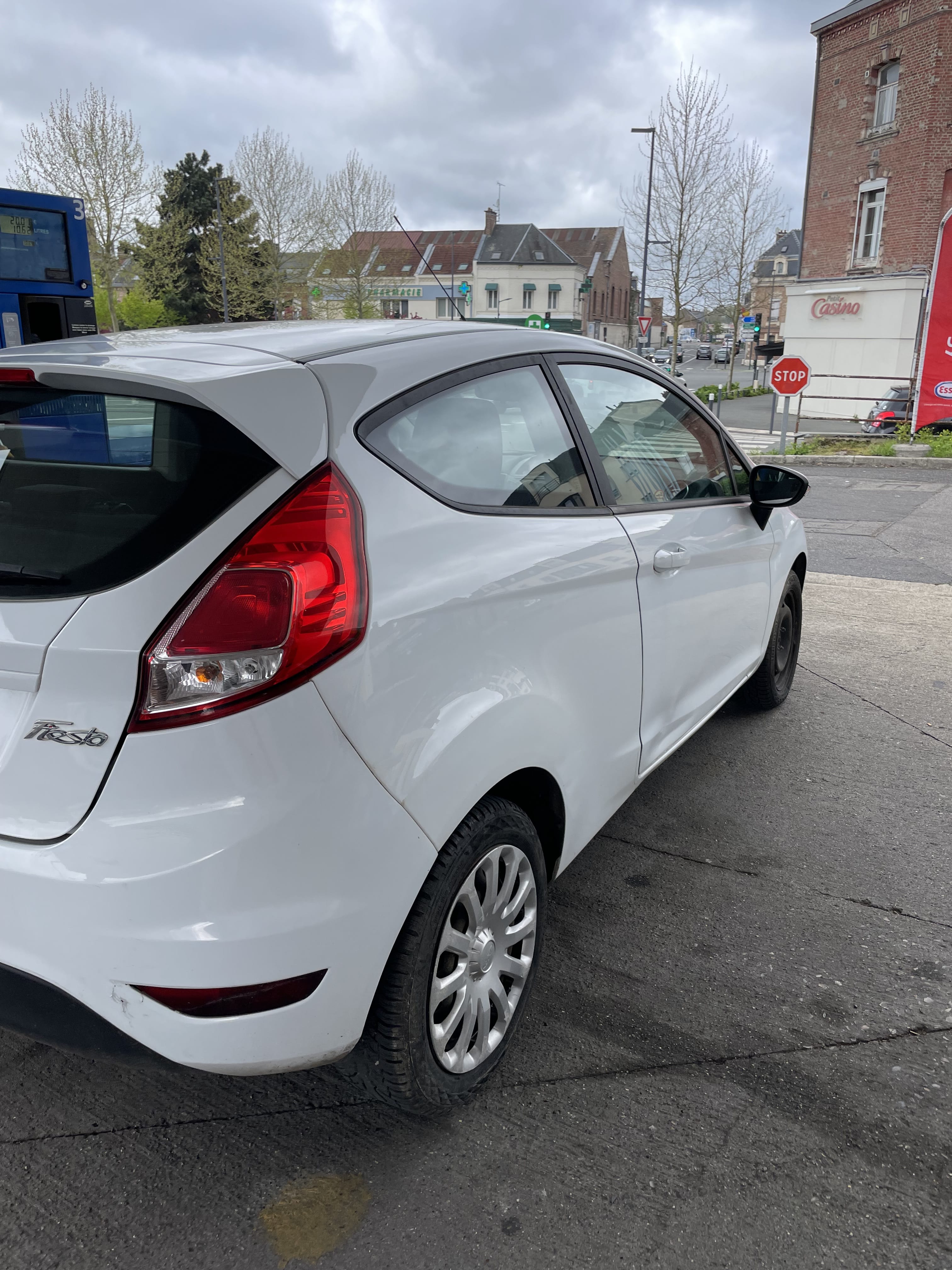 Ford Fiesta avec Pneus neige