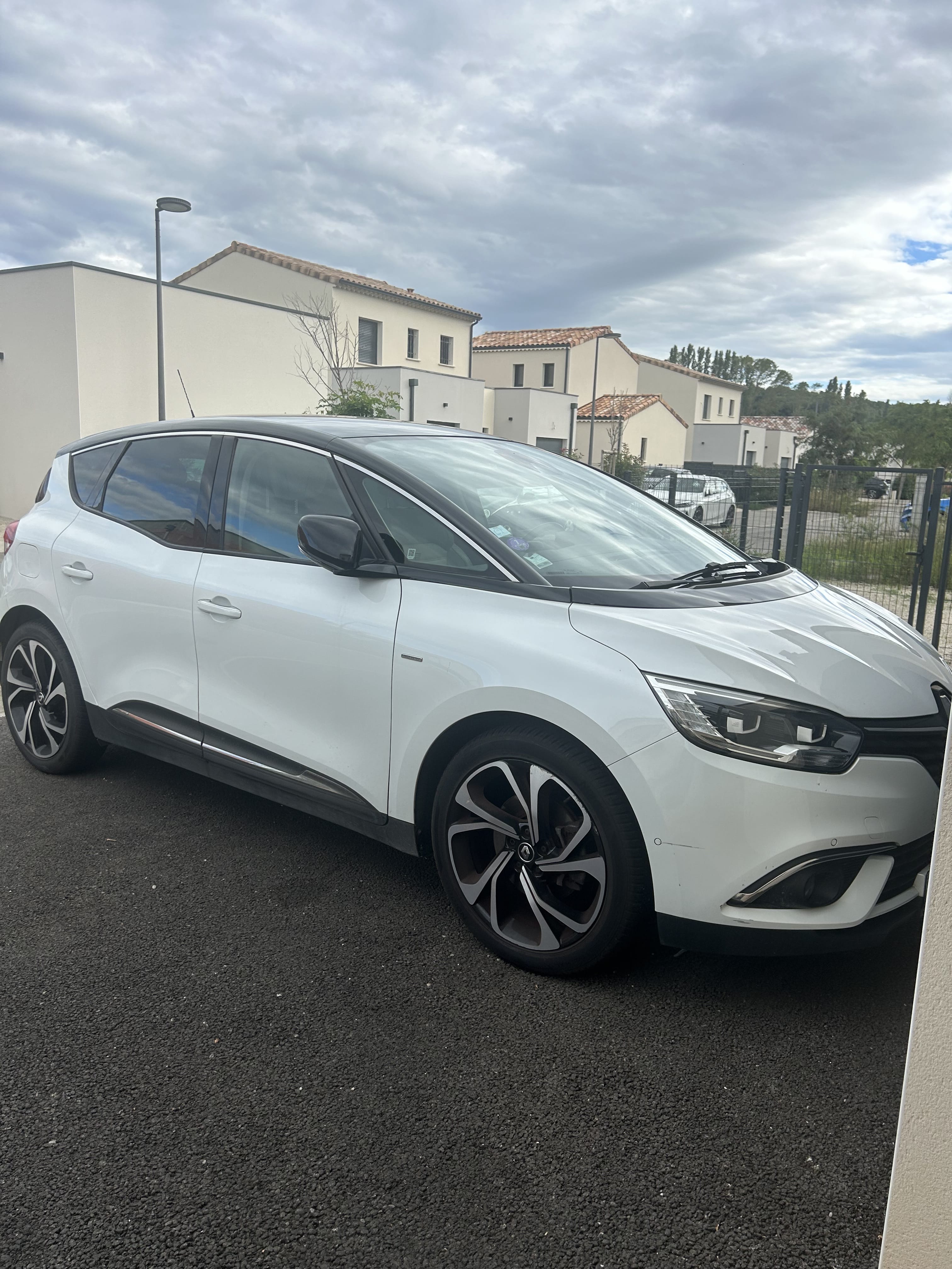 Renault Scenic, 2016, Essence 95