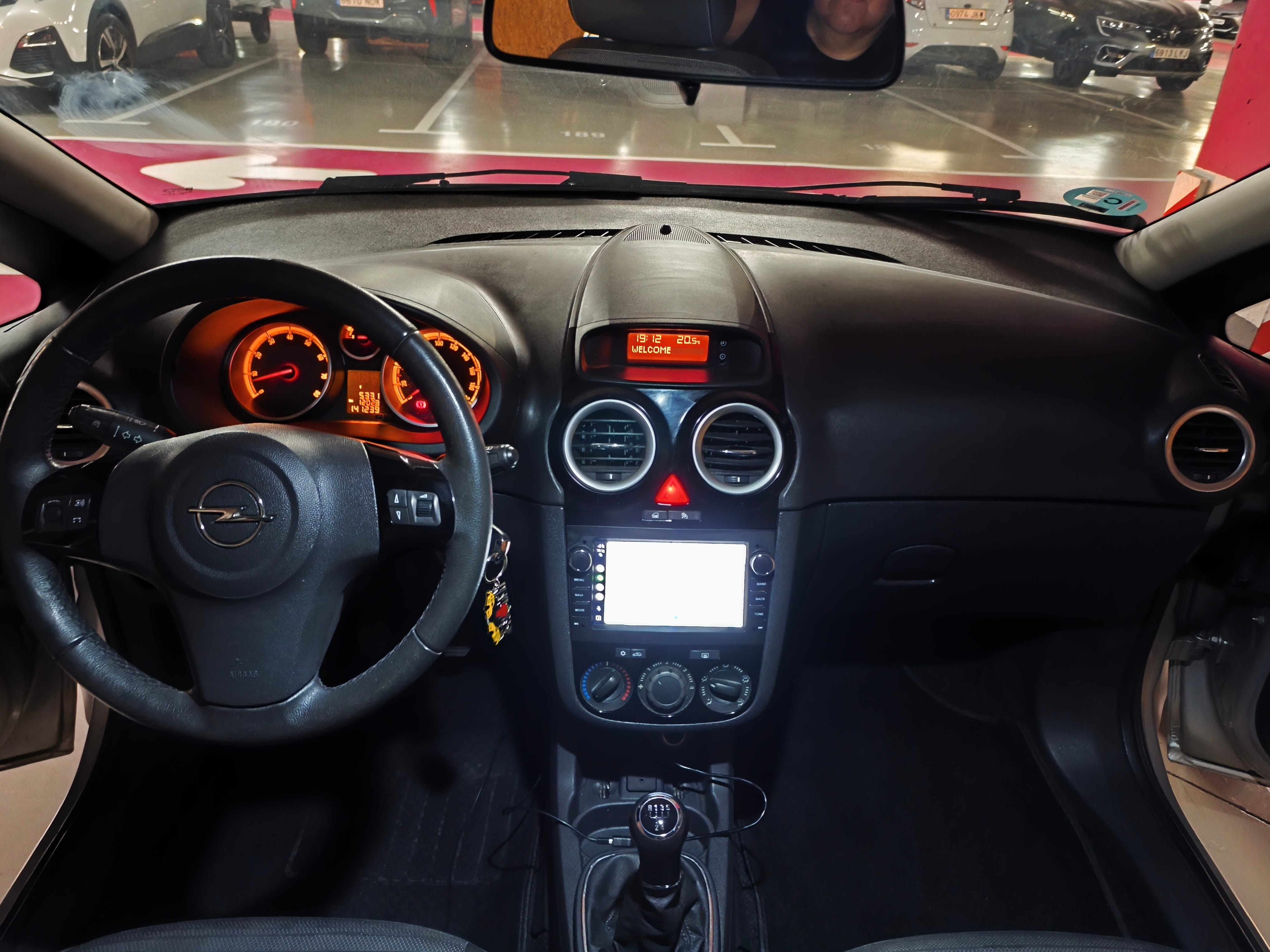 Opel Corsa con Puertos de carga USB