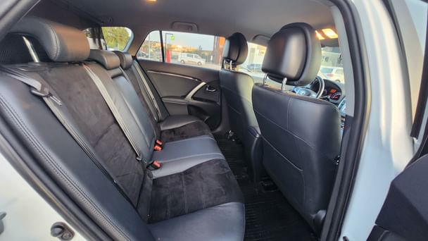 Toyota Avensis SW 1,8 Bensin, Automat, Stasjonsvogn, Hengerfeste, Takstativ med Vinterdekk