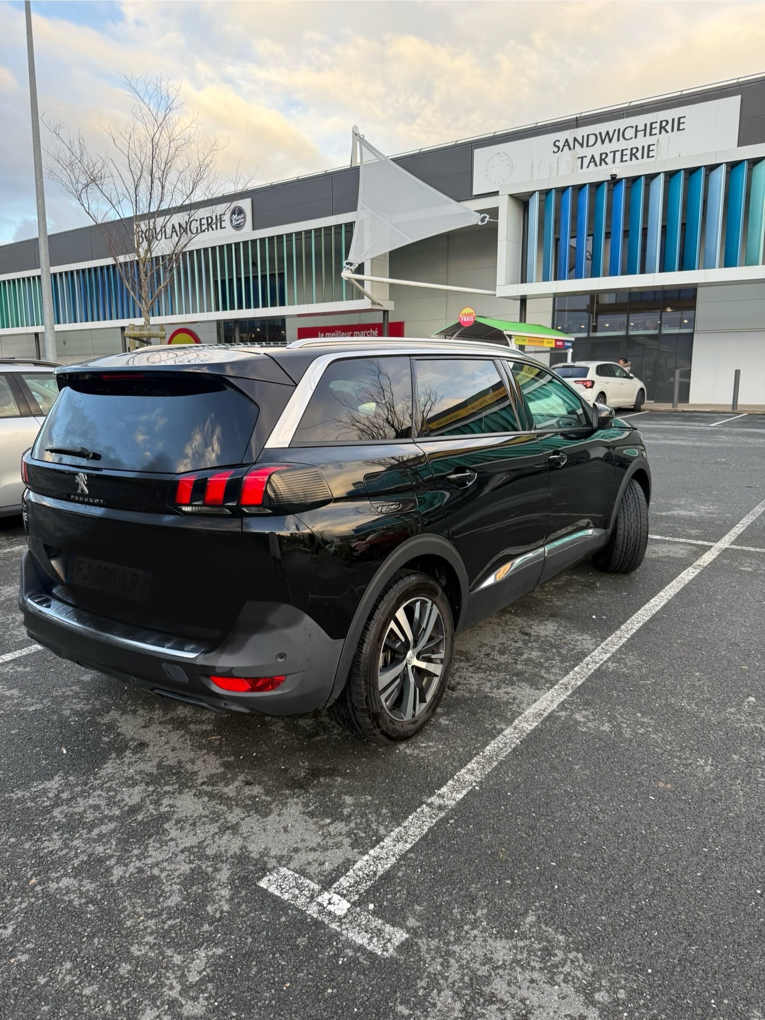 Peugeot 5008 avec GPS