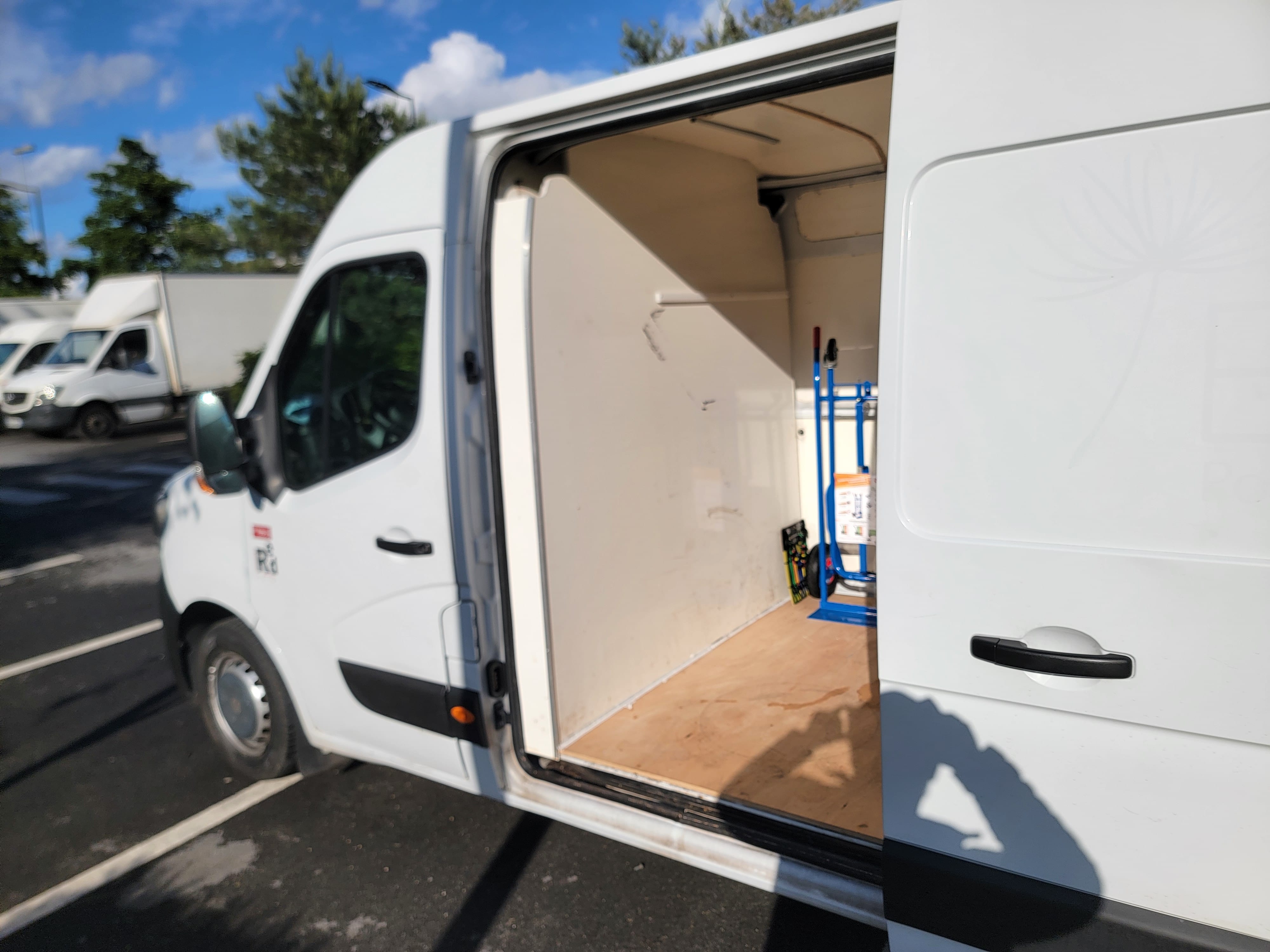 Renault Master avec hayon élévateur avec Port USB