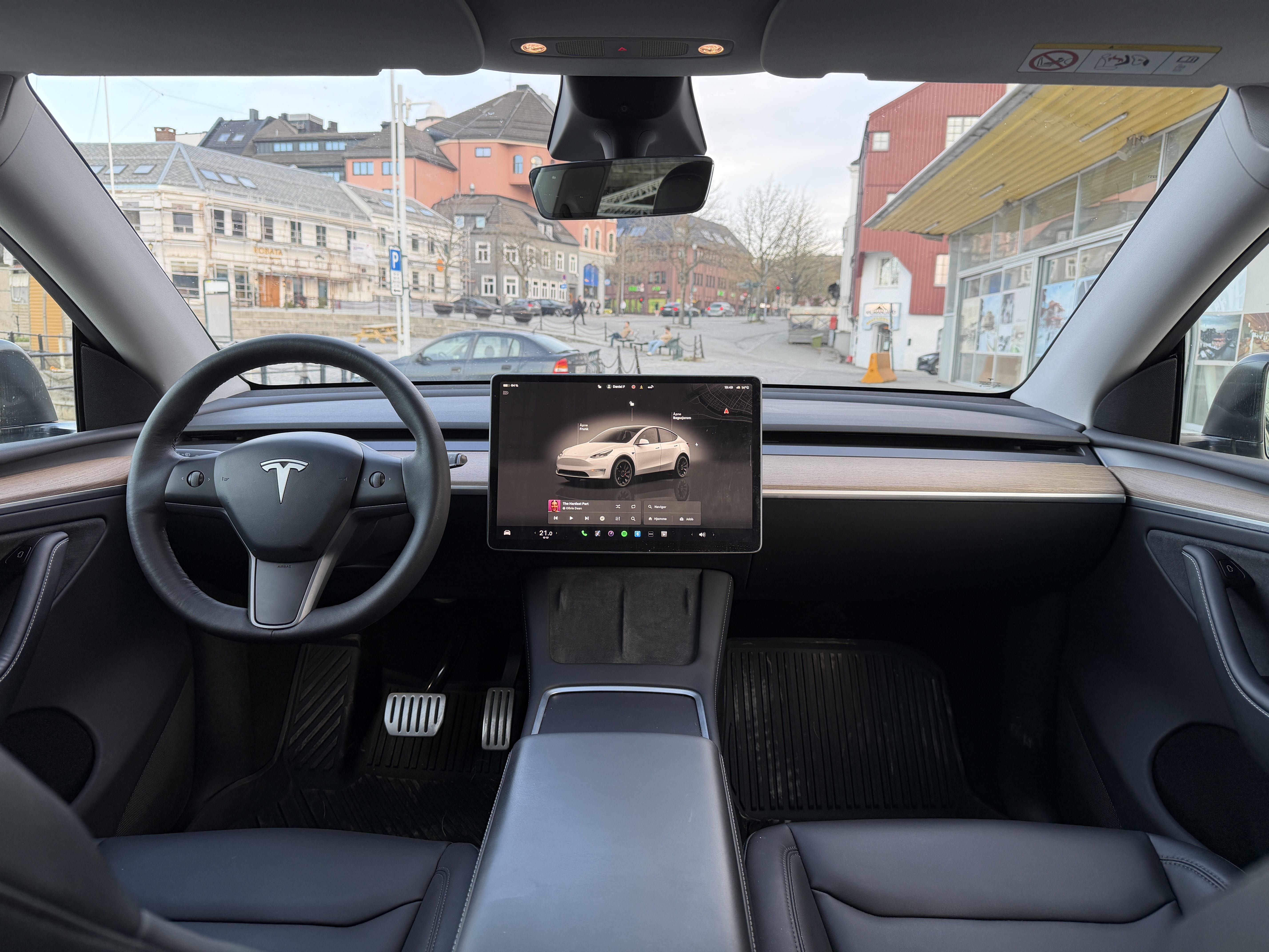 Tesla Model Y Performance med GPS
