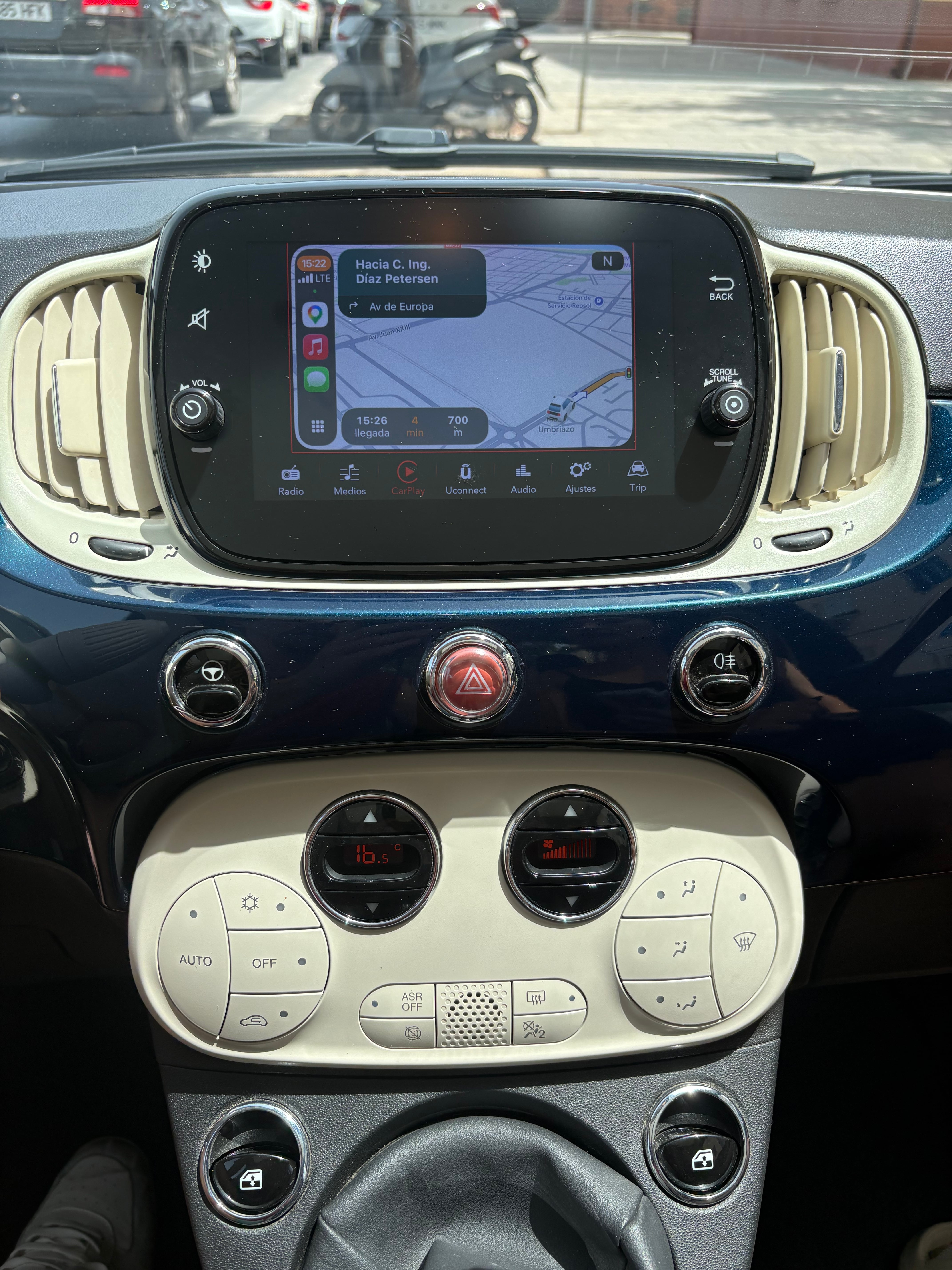 Fiat 500 Híbrido with USB charging ports