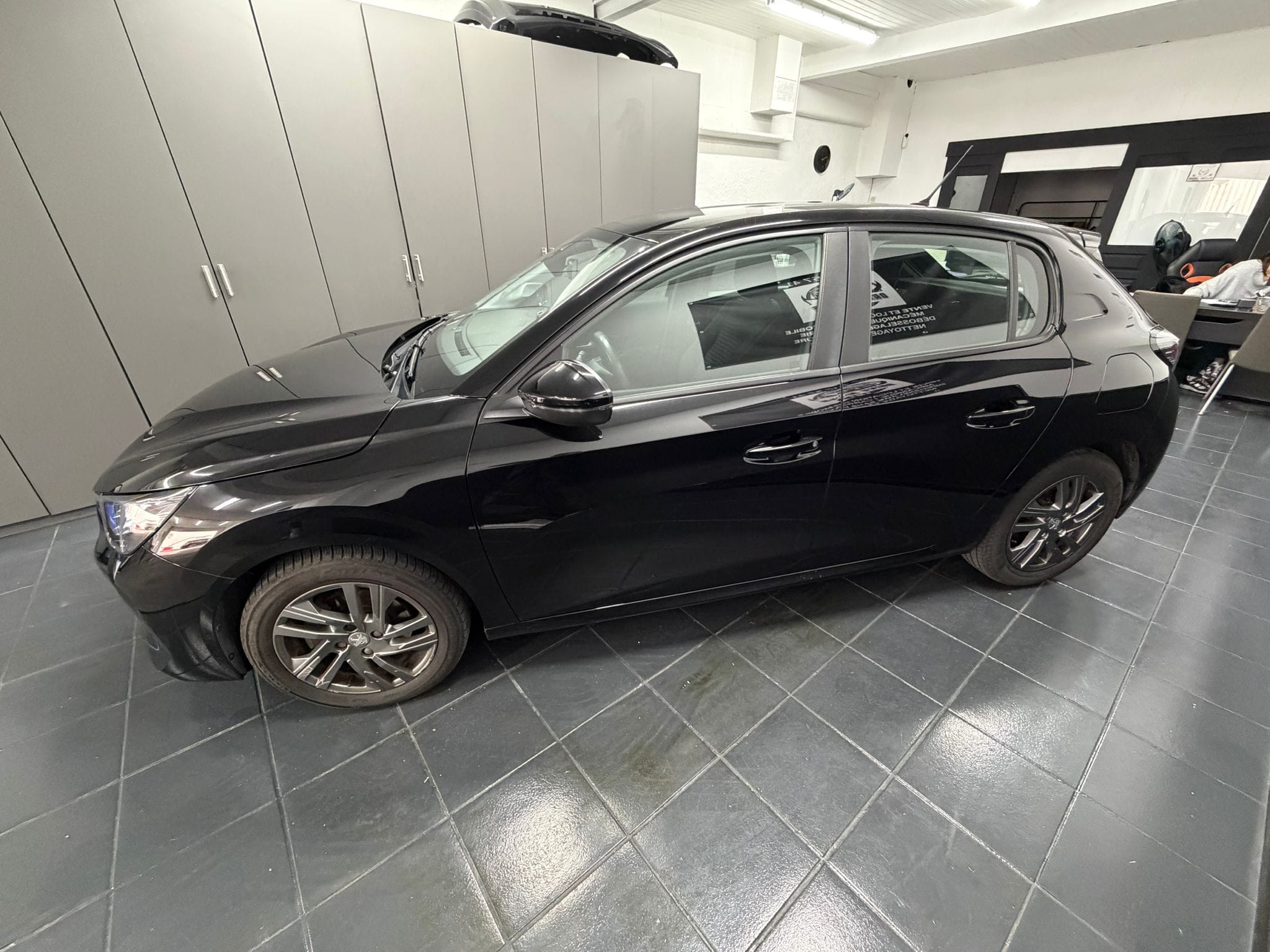 Peugeot 208 con Aire acondicionado