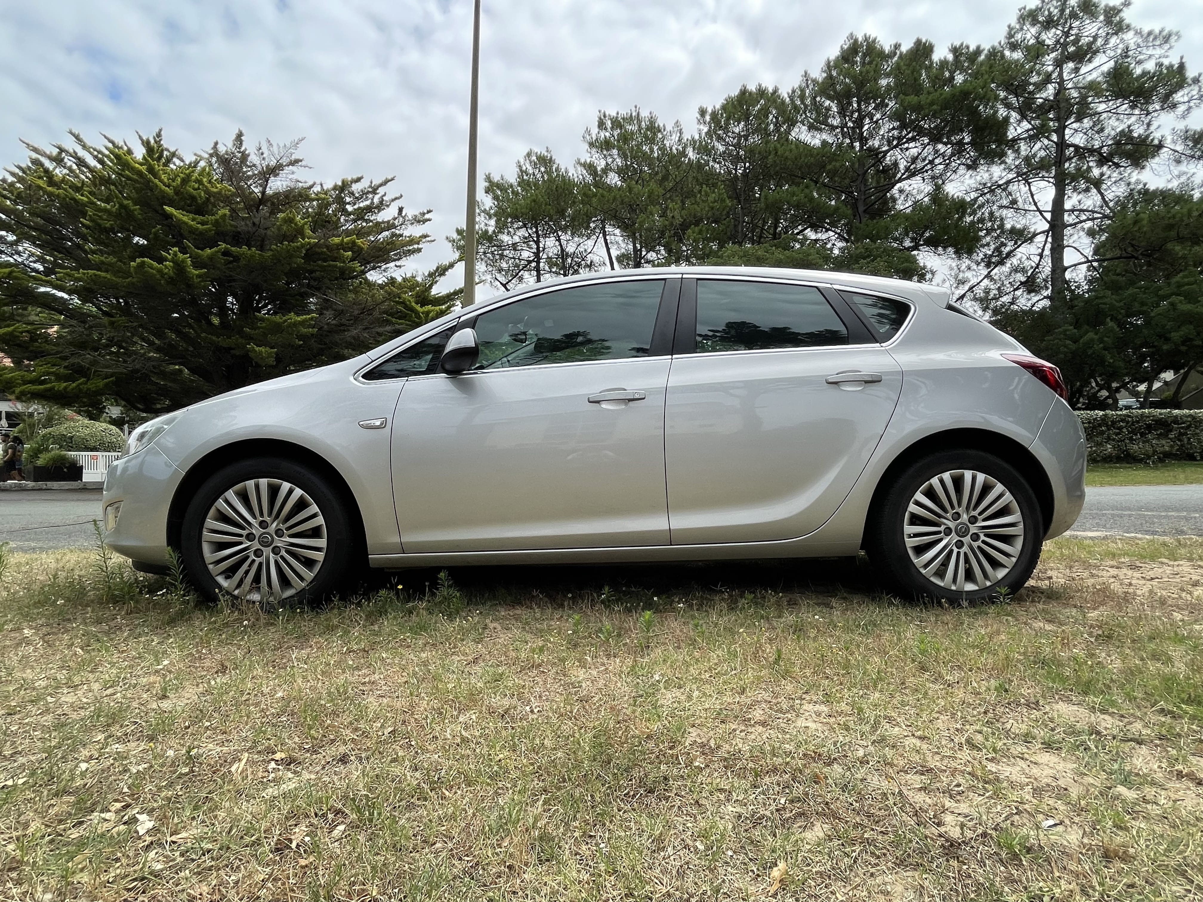 Opel Astra (Livraison à domicile) avec Climatisation