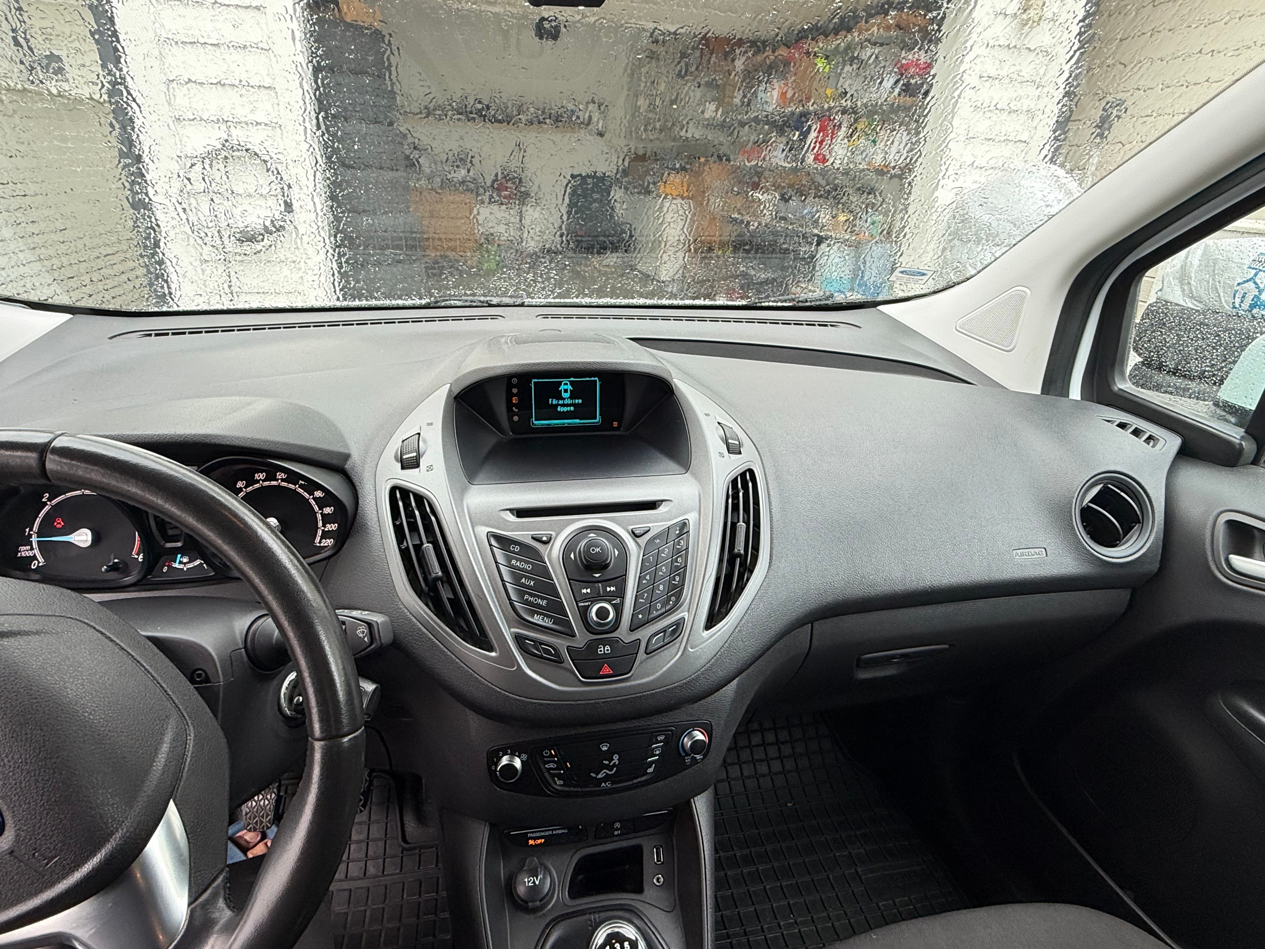 Ford Transit Courier Varebil med USB ladeuttak