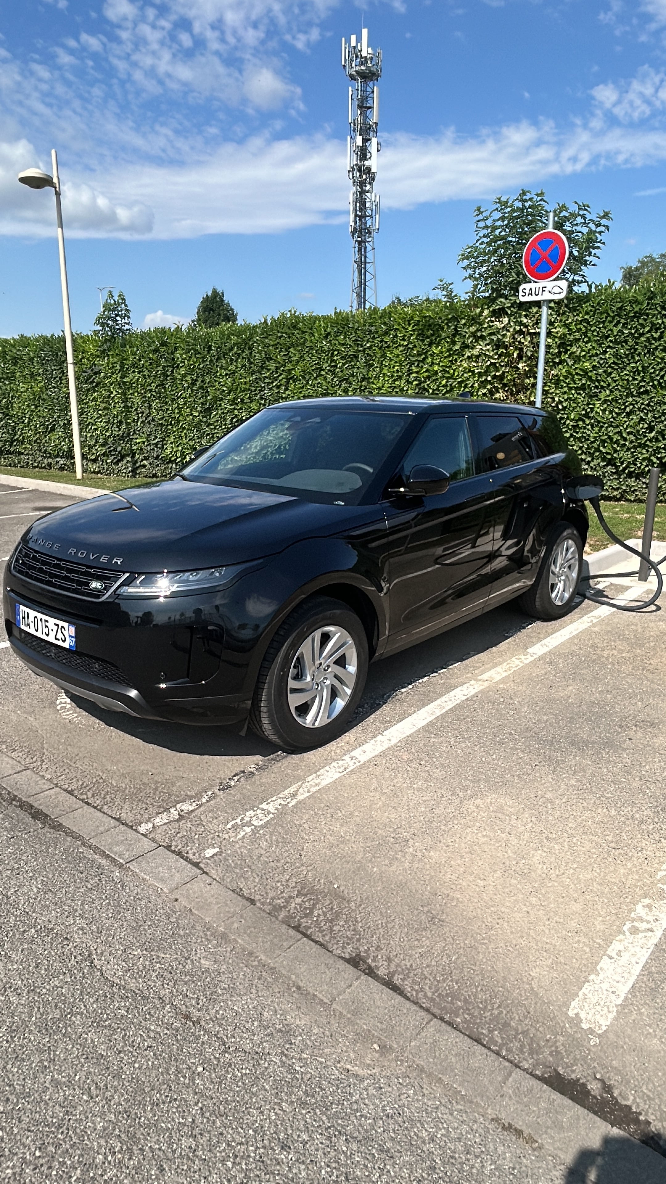 Land-Rover Range Rover Evoque, 2024, Essence 95 / Électrique (hybride), automatique