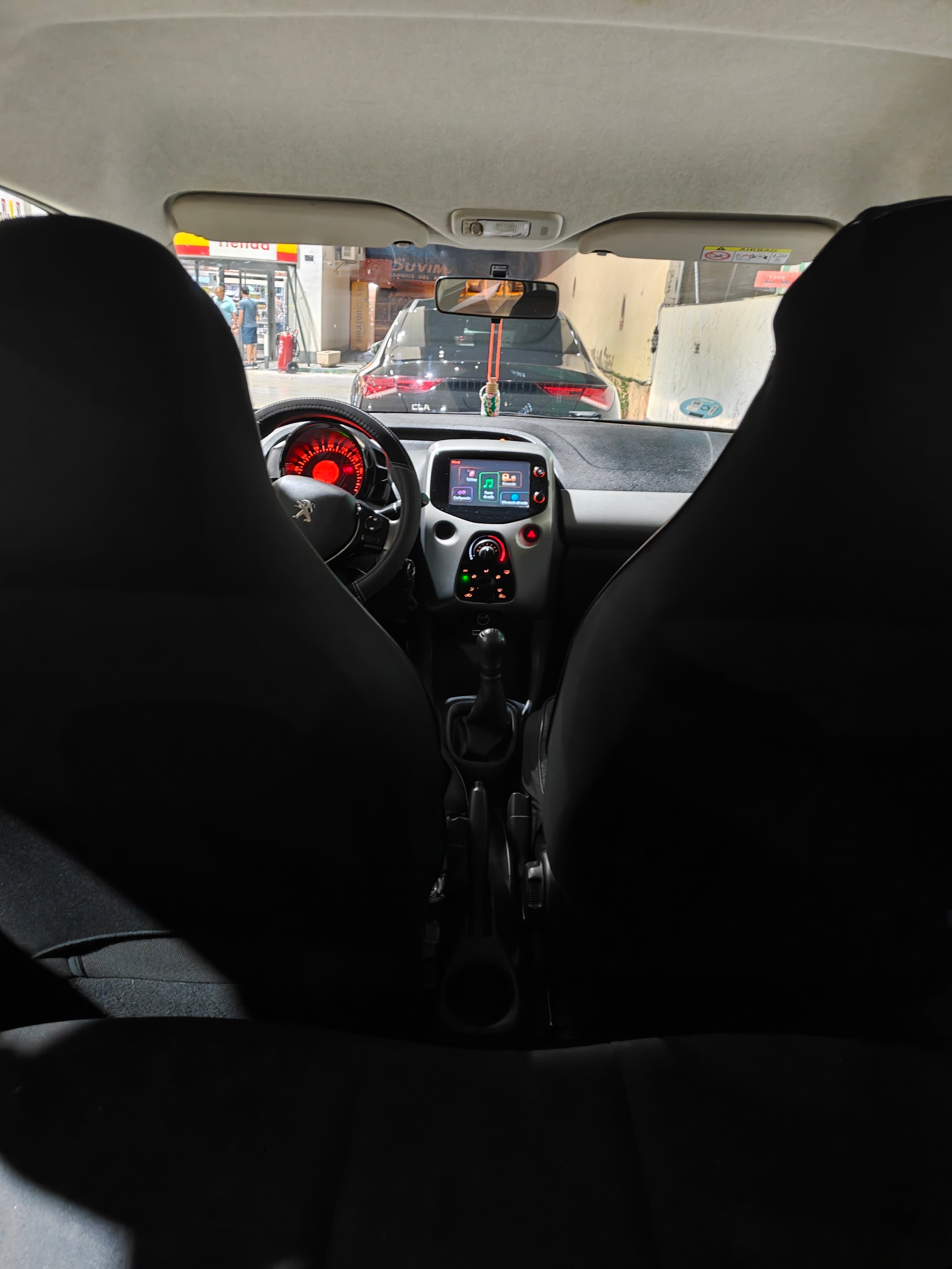 Peugeot 108 mit USB-Ladeanschlüsse