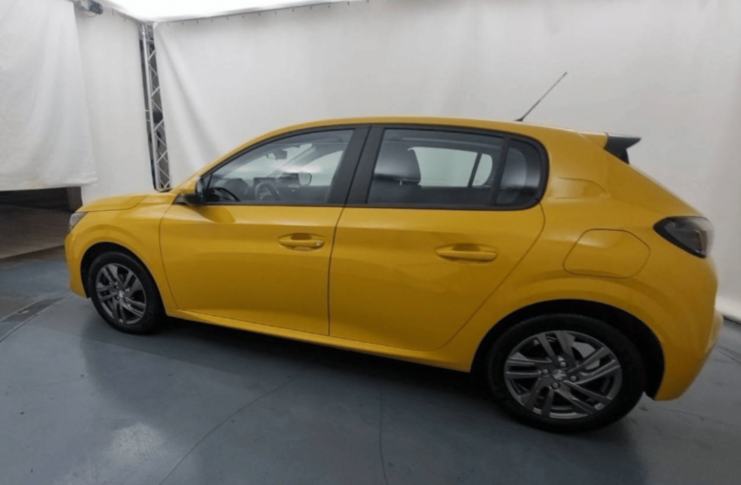 Peugeot 208 con Aire acondicionado