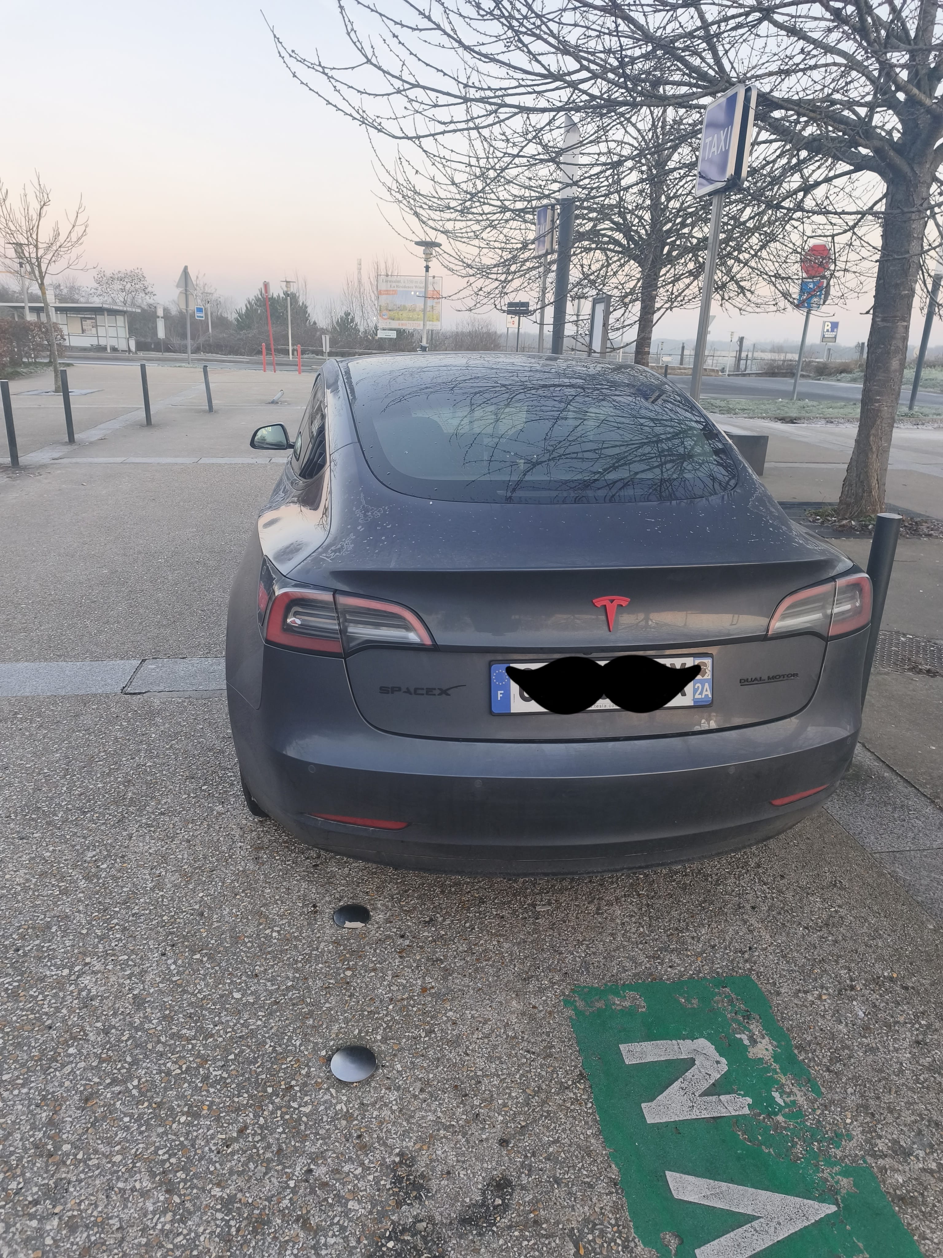 Tesla Model 3 avec GPS