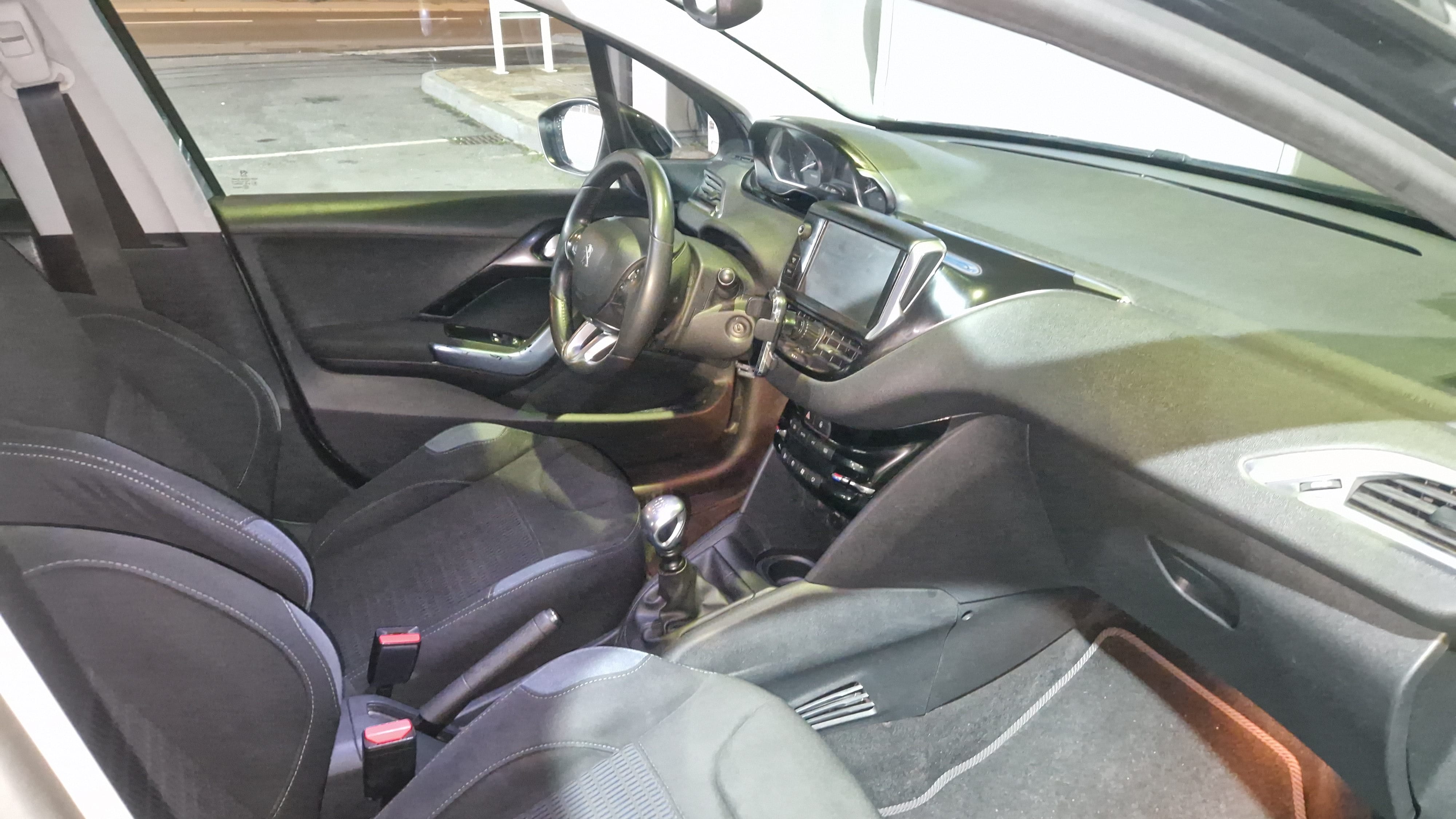 Peugeot 208 avec Régulateur de vitesse