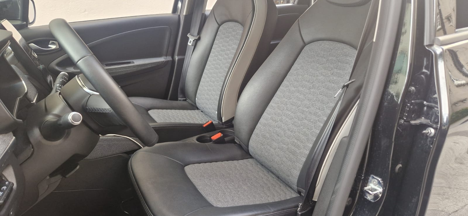Renault ZOE TOUTE OPTION 52 kWh – 100 % électrique, stationnement gratuit avec Audio Bluetooth