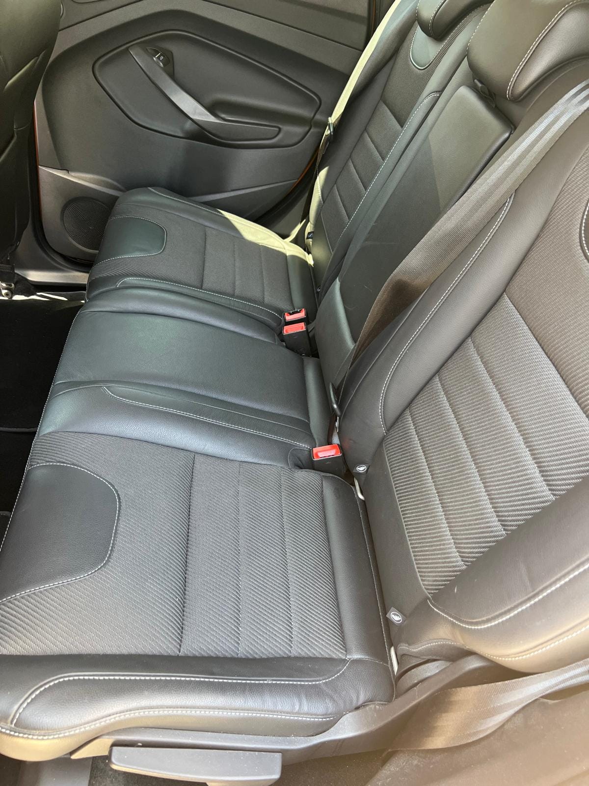 Ford Kuga mit Kindersitz