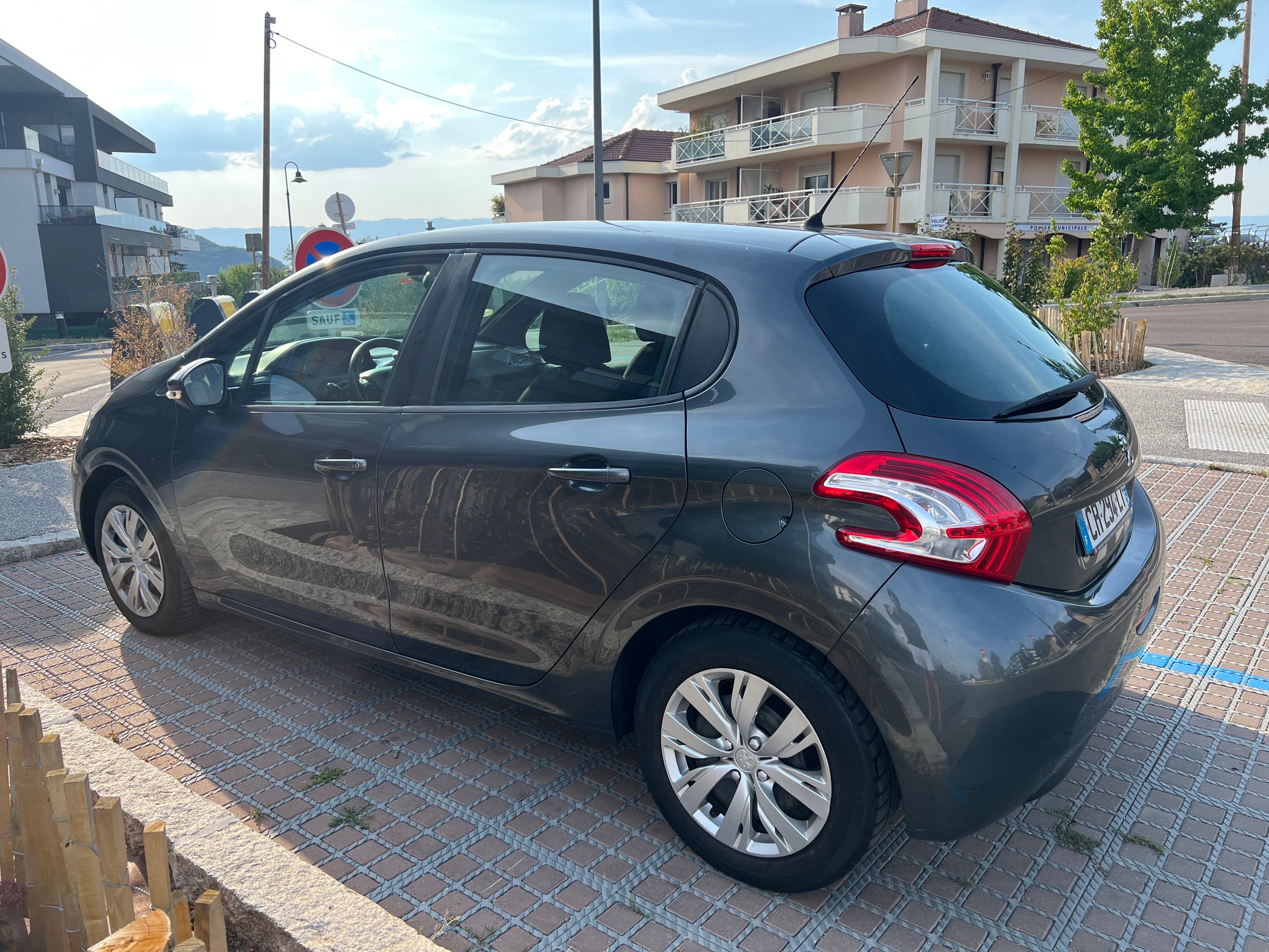 Peugeot 208 avec Climatisation