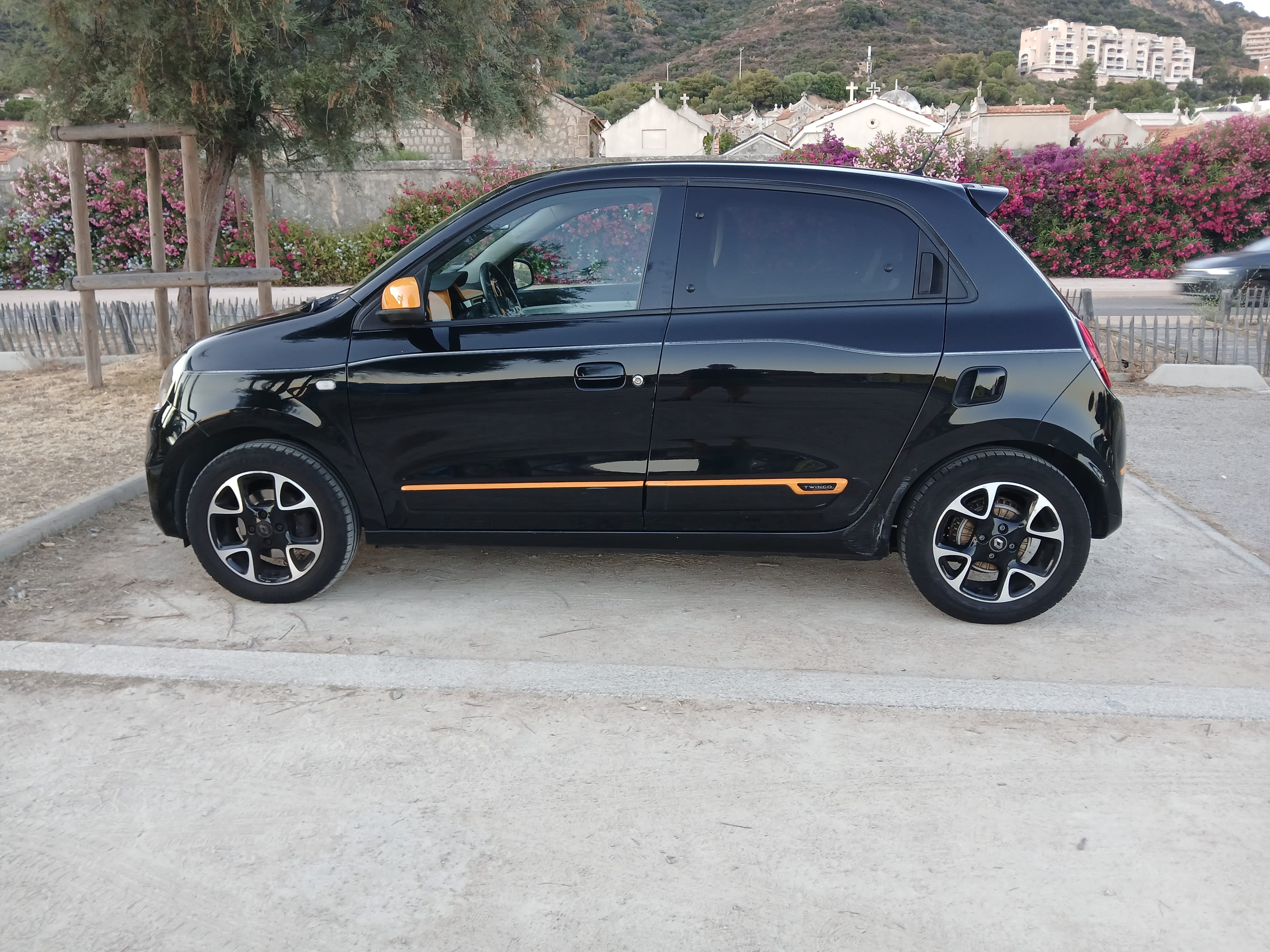 Renault Twingo III with Air conditioning