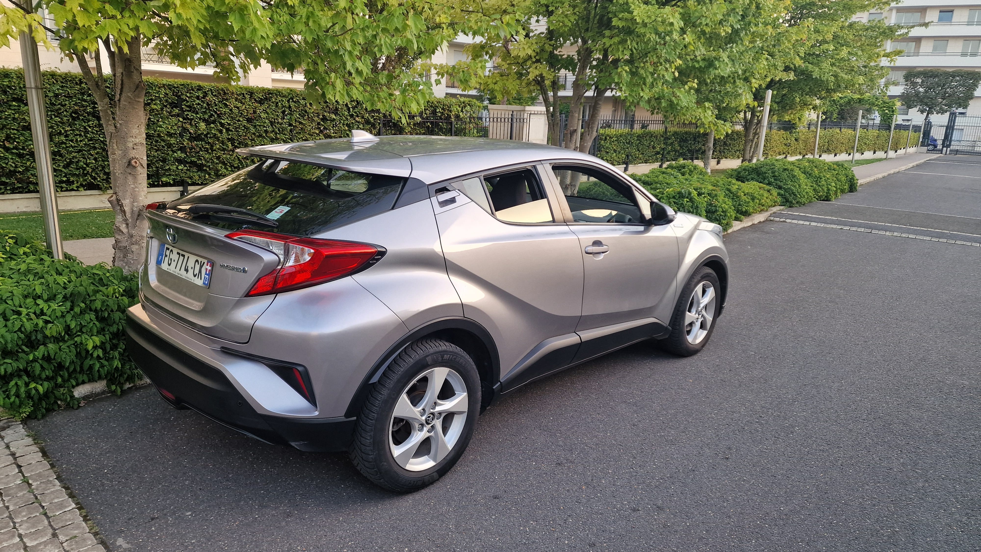 Toyota C-HR Hybrid avec Apple CarPlay