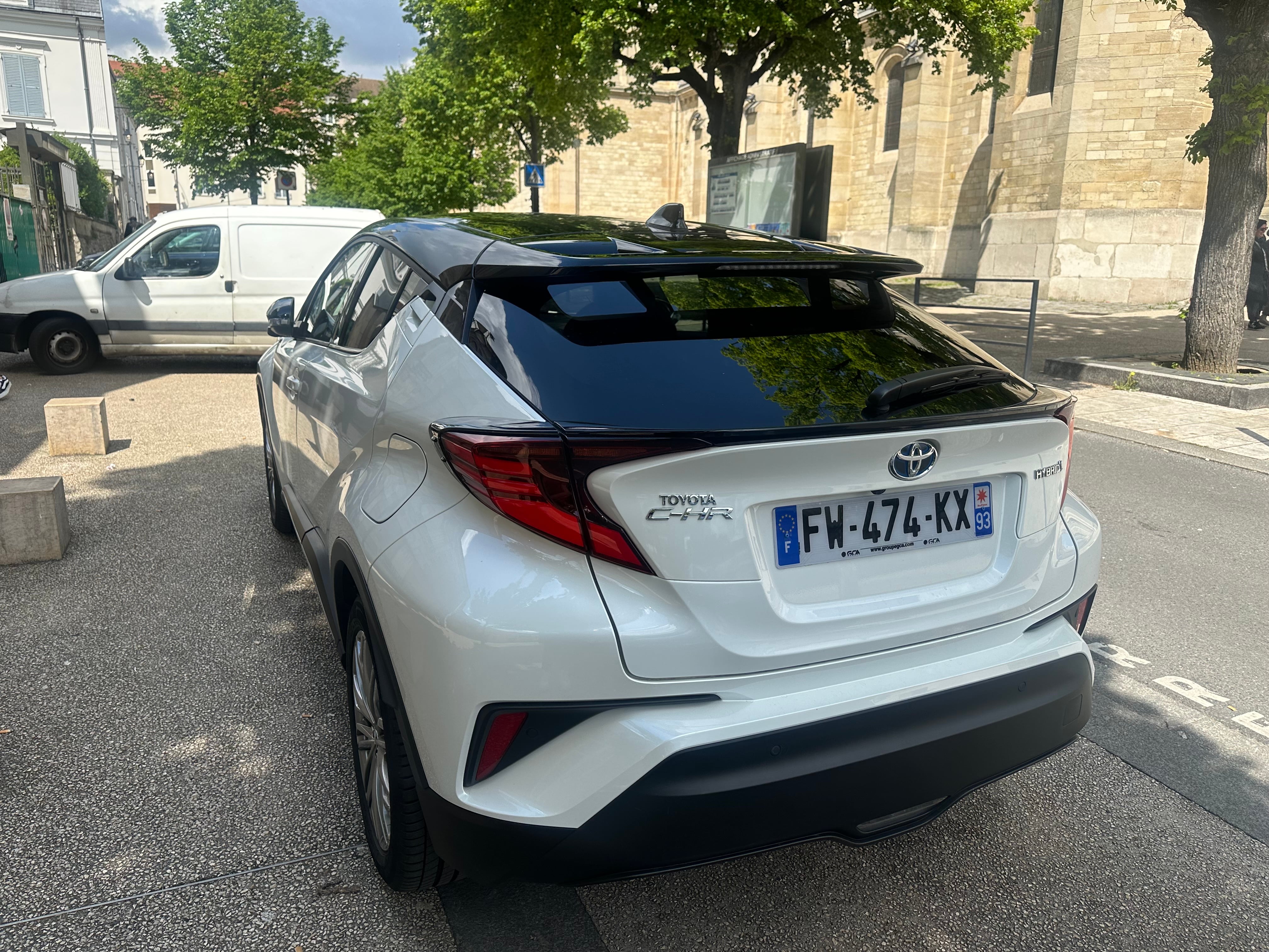 Toyota C-HR Hybrid avec GPS