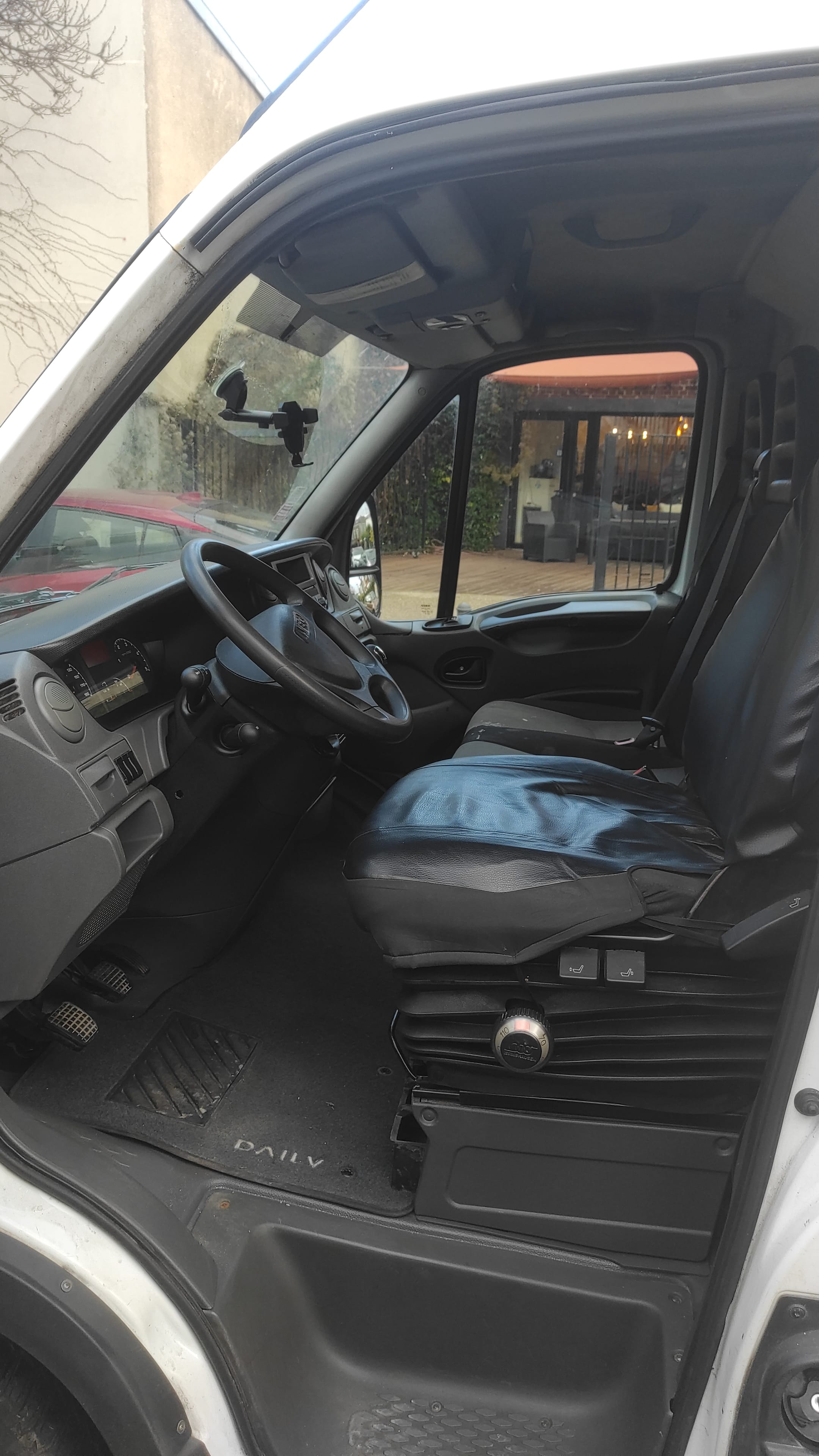 Iveco Daily 35S13 13m3 avec Apple CarPlay