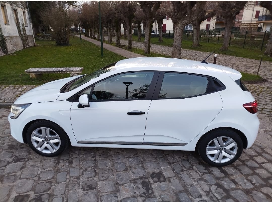 Renault Clio + Options Coffre de toit + siège enfant avec Régulateur de vitesse