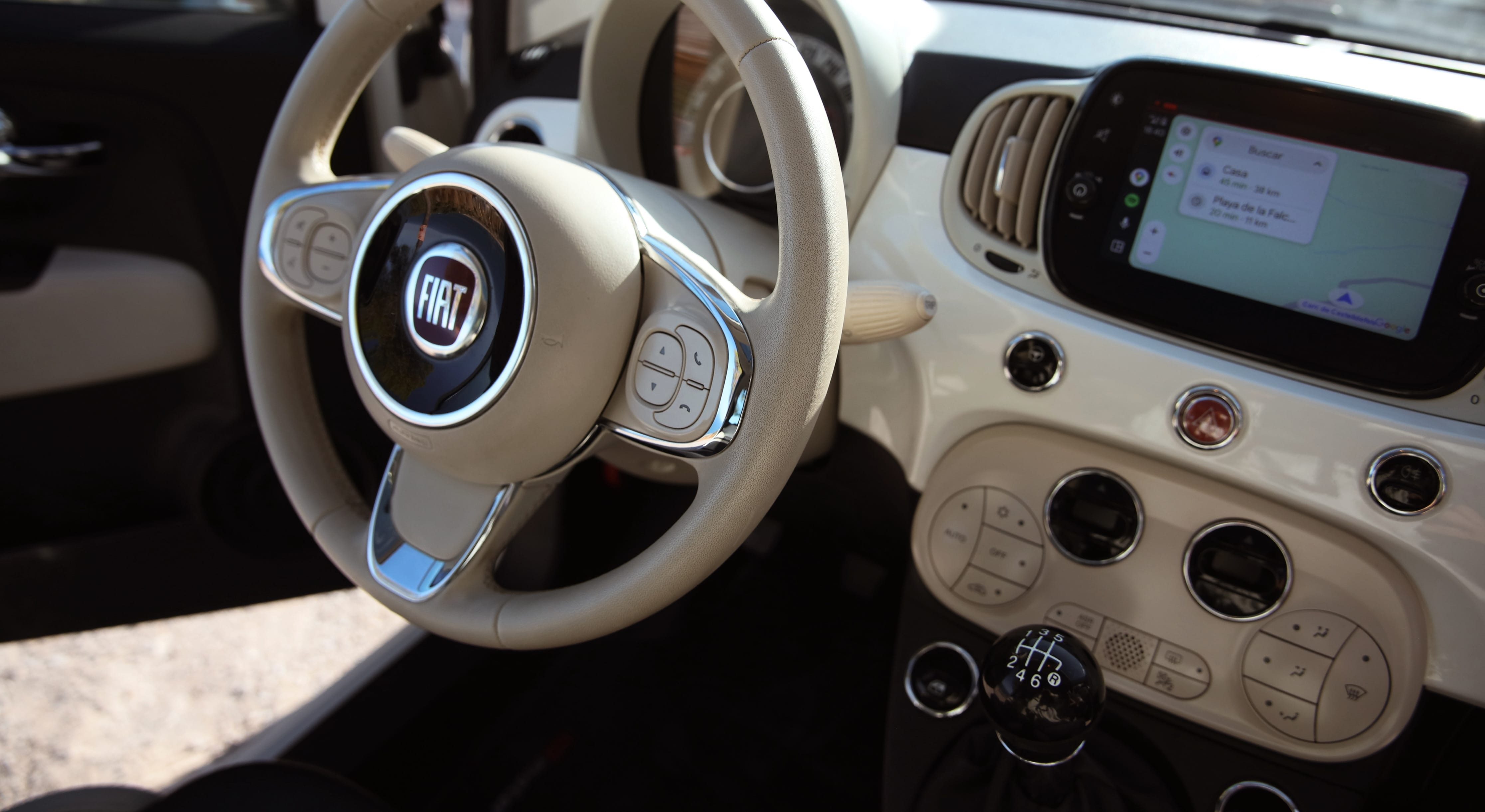 Fiat 500 Híbrido con Apple CarPlay