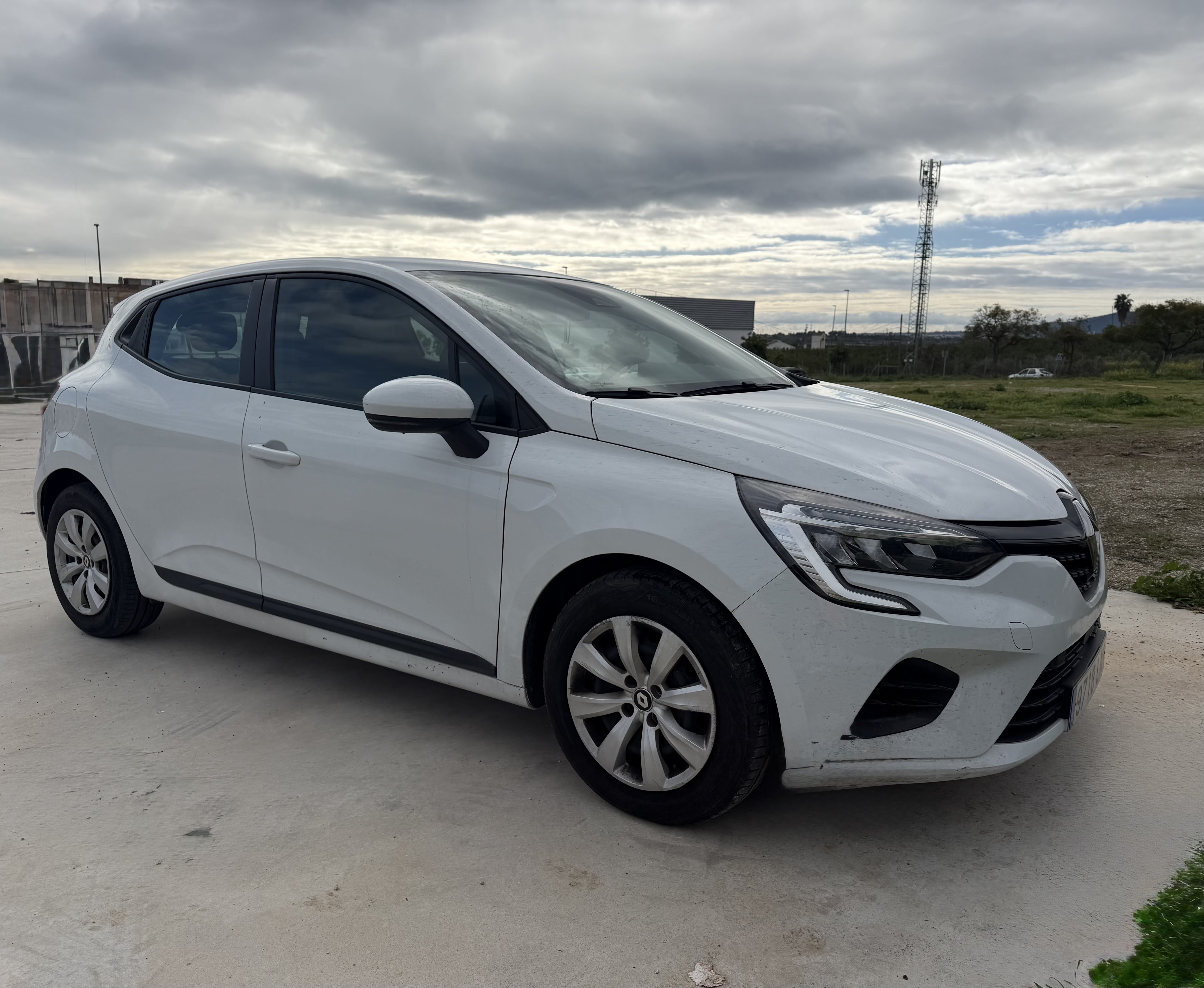 Renault Clio 2021 Gazolina Economica con Aire acondicionado