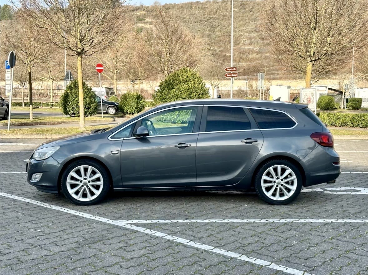 Opel Astra Sports Tourer mit Klimaanlage