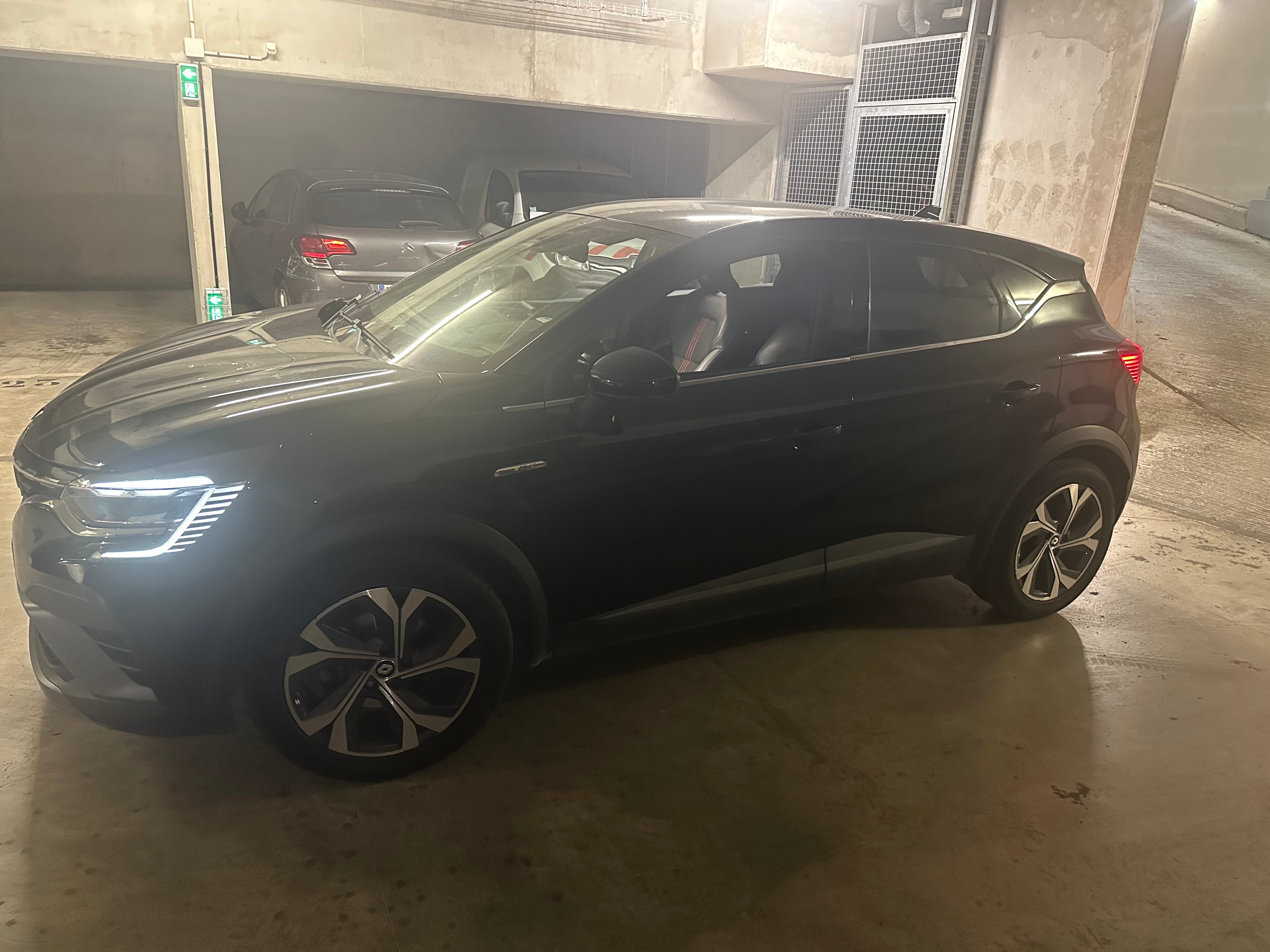 Renault Captur, 2021, Essence 95 / Électrique (hybride), automatique