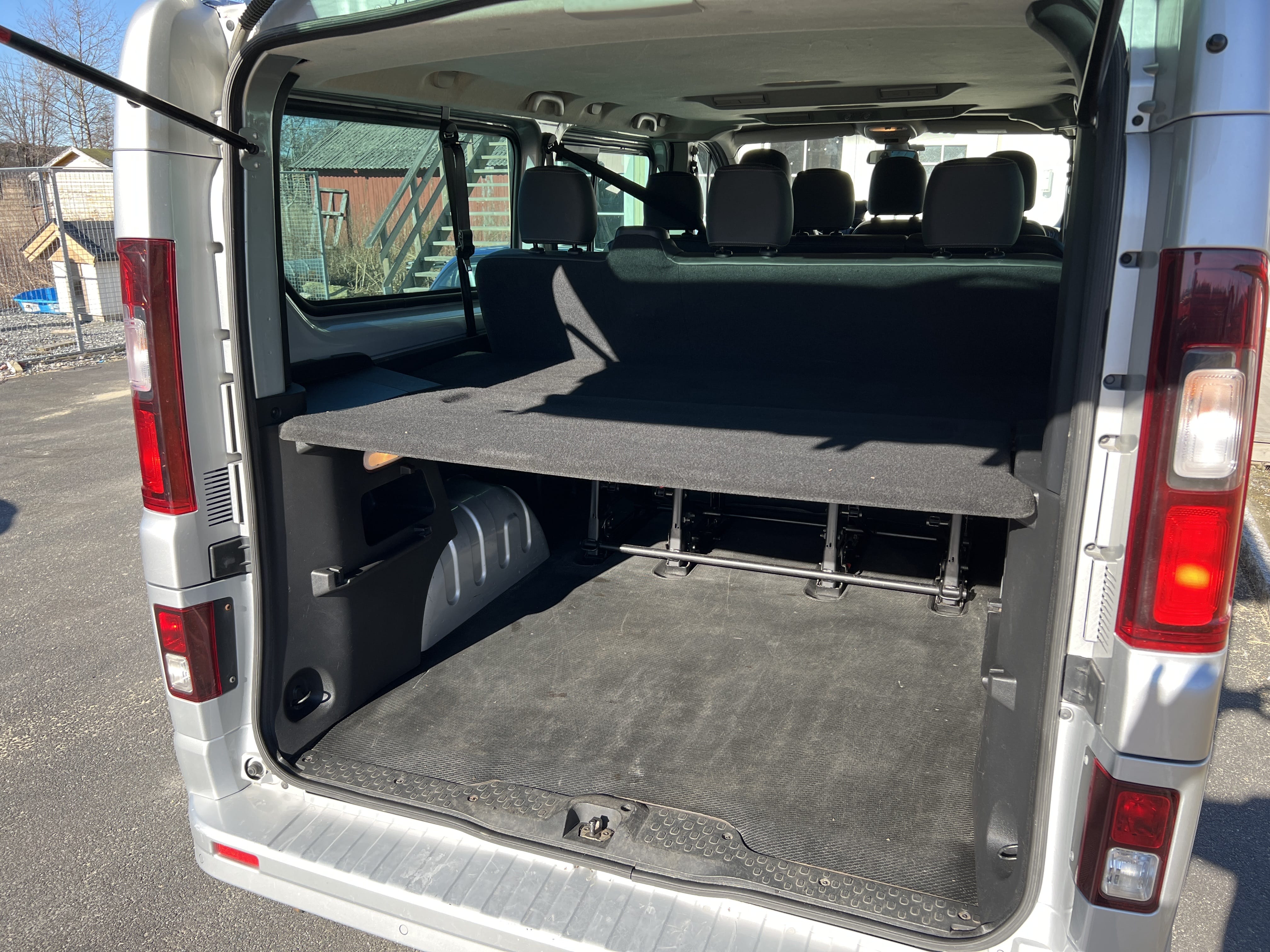 Opel Vivaro med Tilhengerfeste