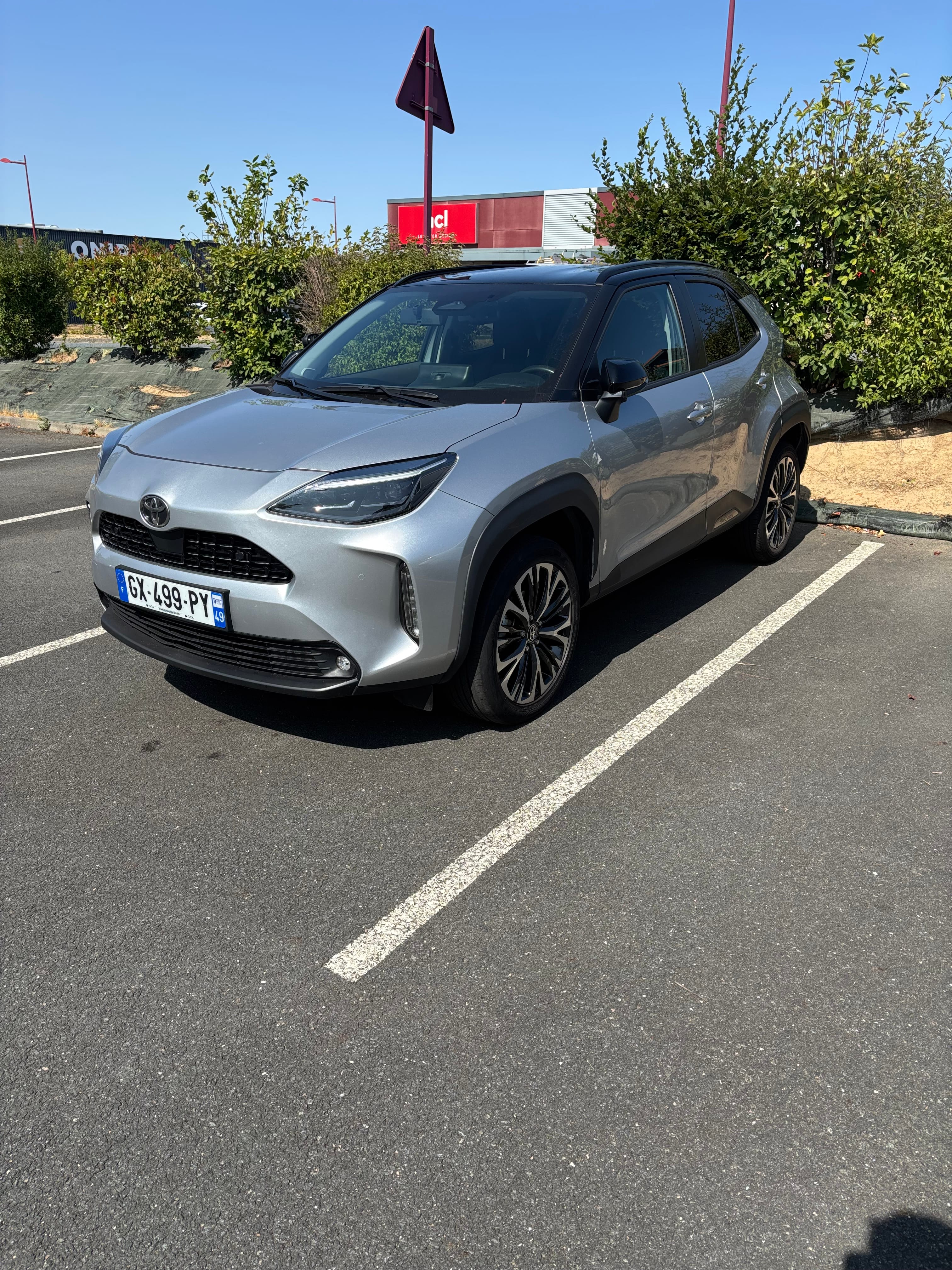 Toyota Yaris Cross, 2024, Essence 95 / Électrique (hybride), automatique