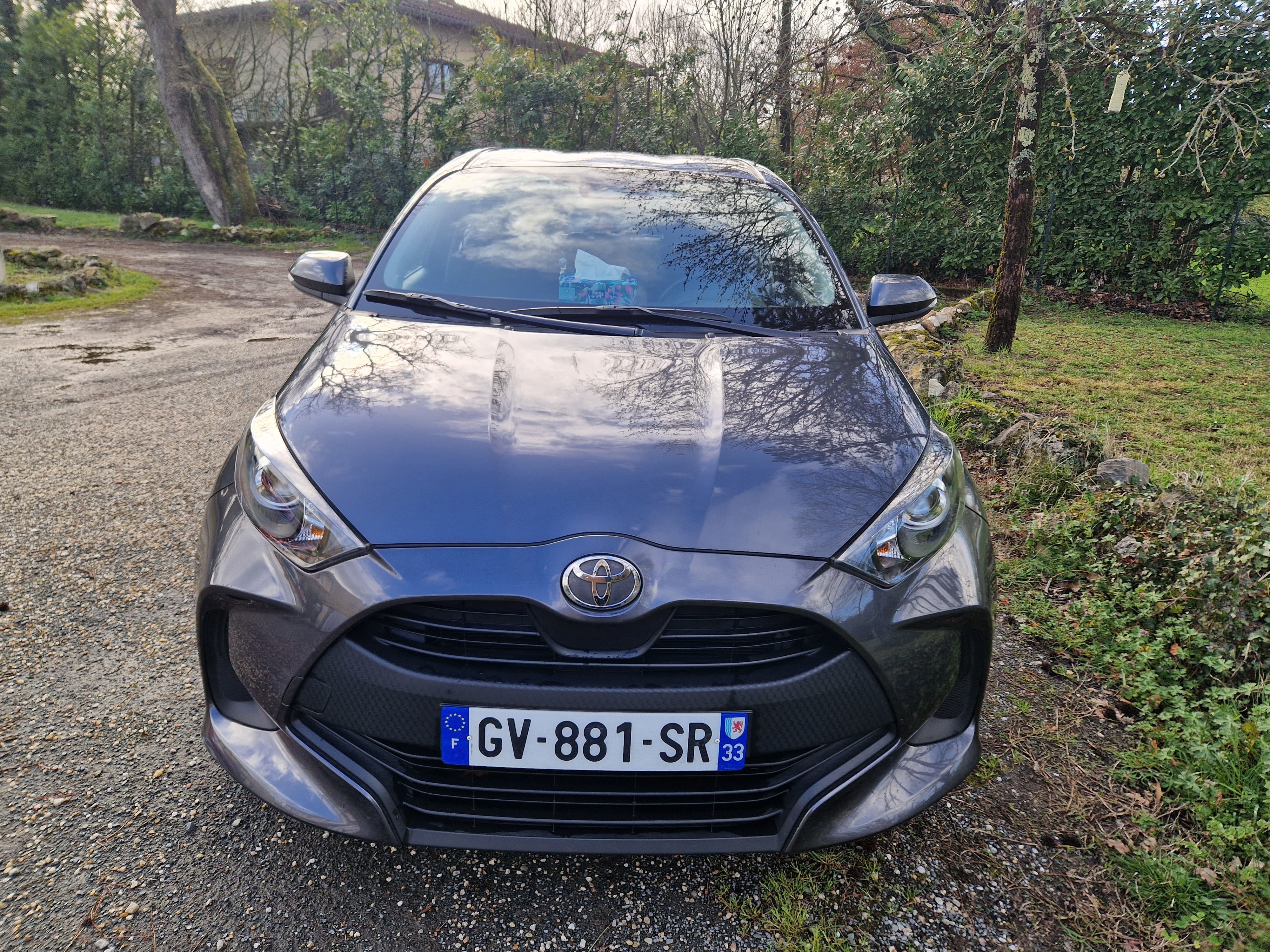 Toyota Yaris, 2024, Essence 95 / Électrique (hybride), automatique