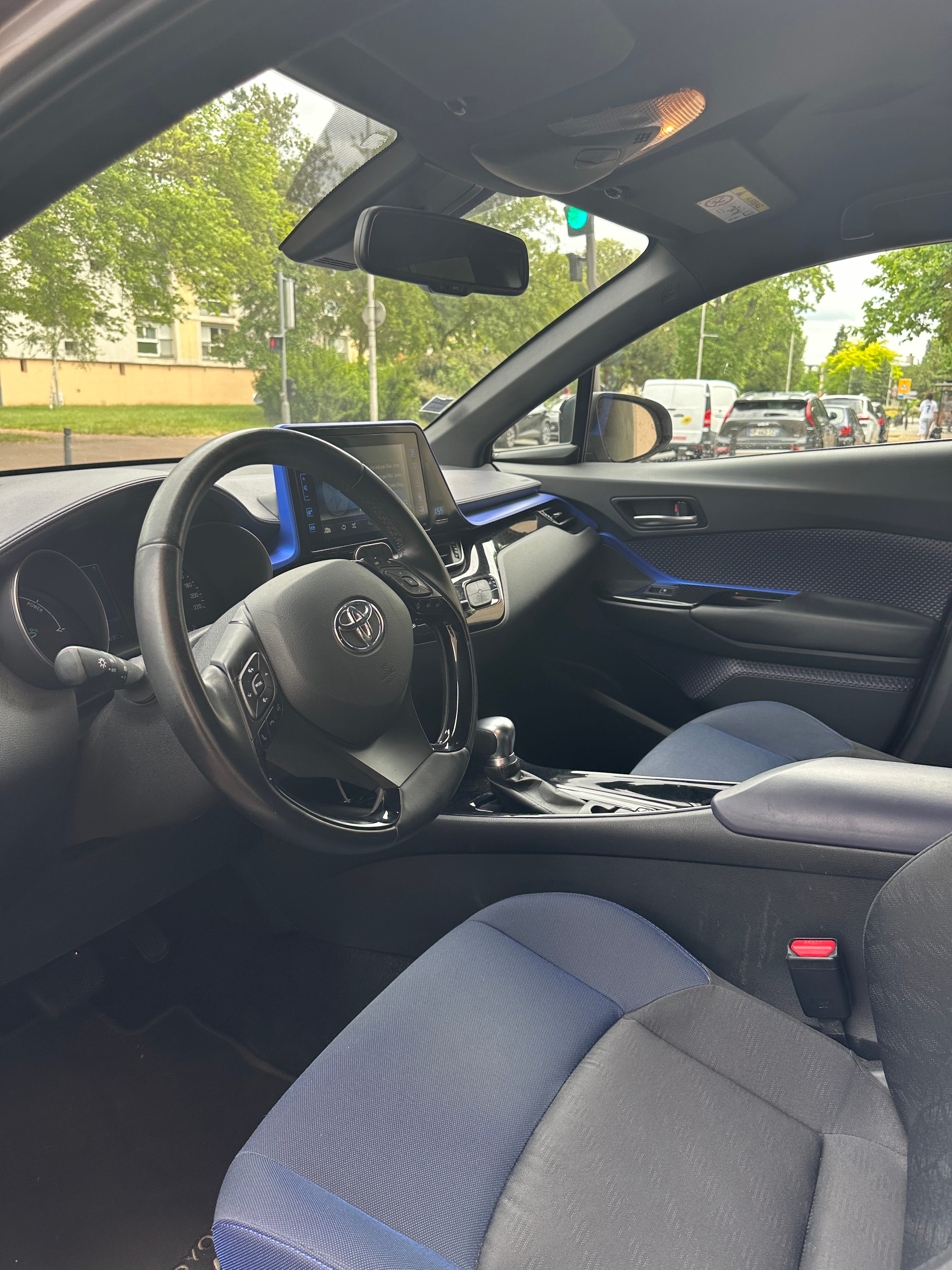 Toyota C-HR Hybrid avec GPS