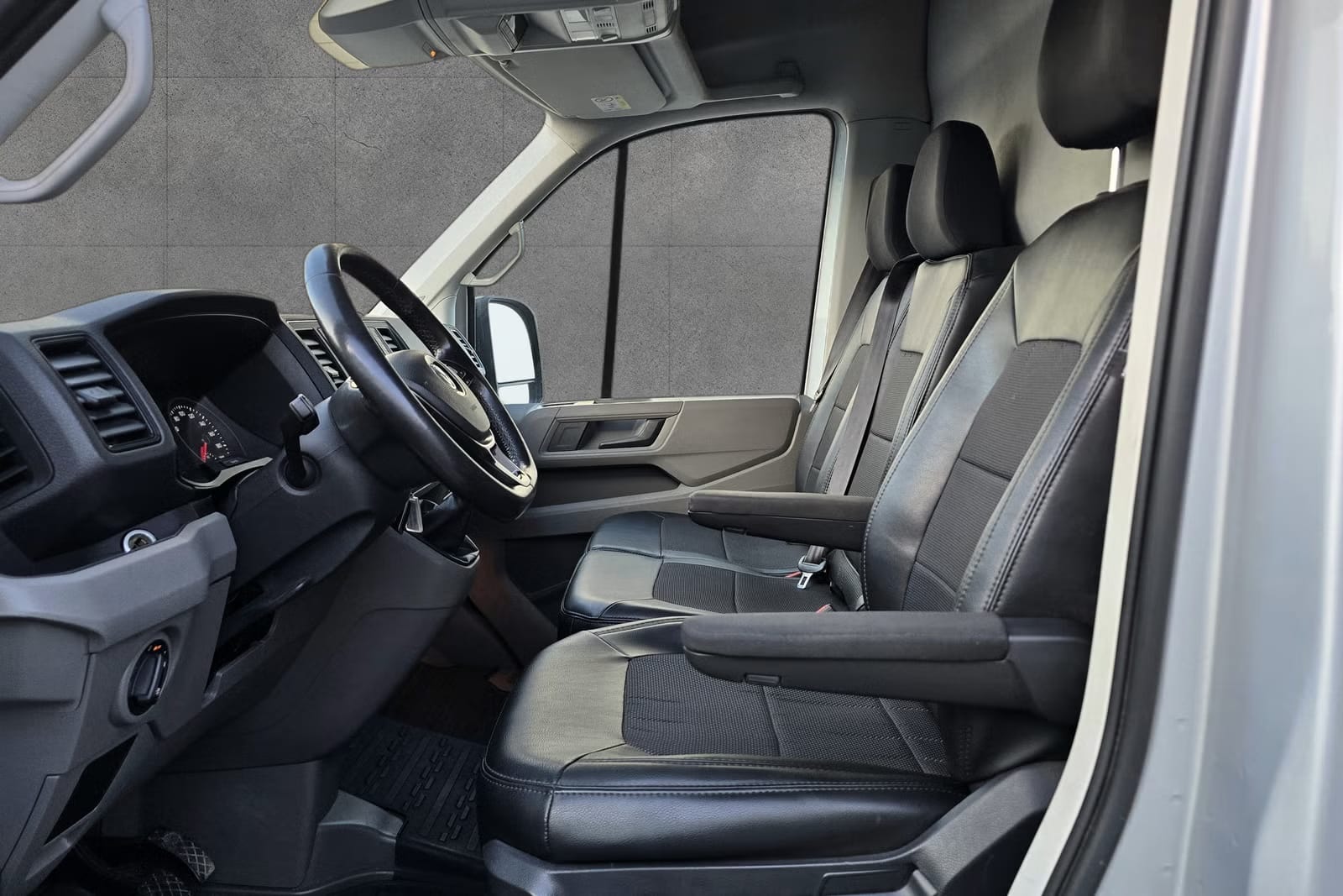 Volkswagen Crafter Varebil with GPS