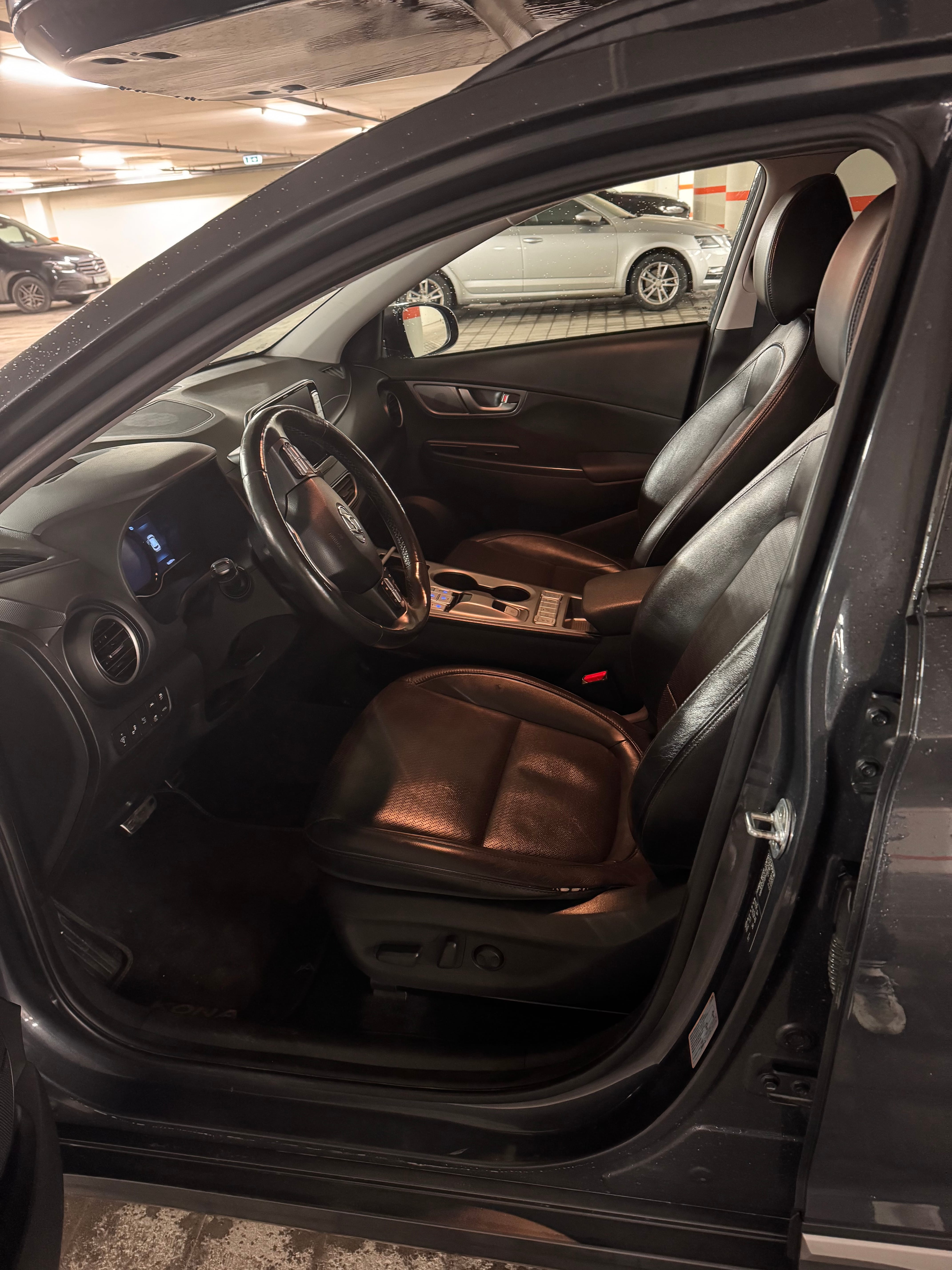 Hyundai Kona Electric med Babysete