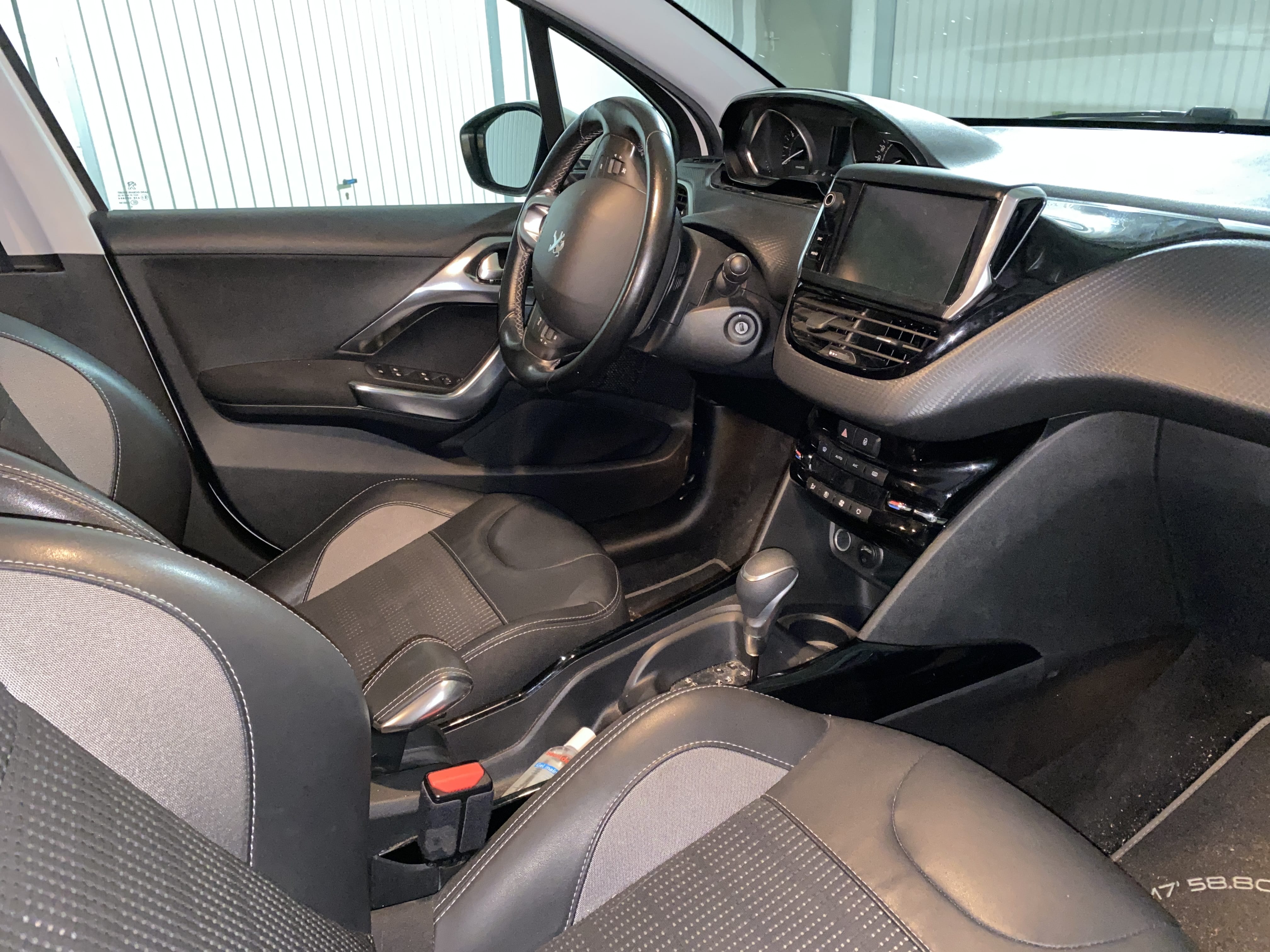Peugeot 2008 avec Siège bébé