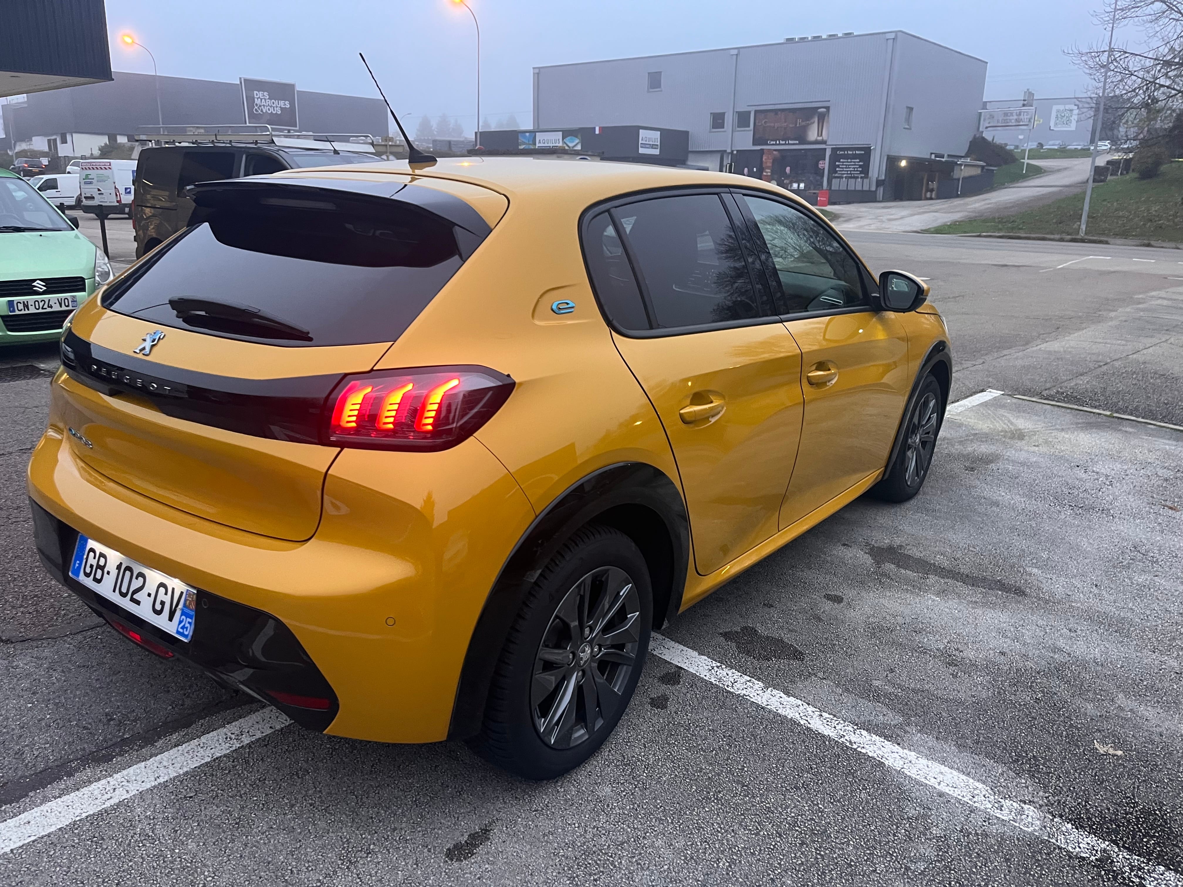 Peugeot 208 avec Siège bébé