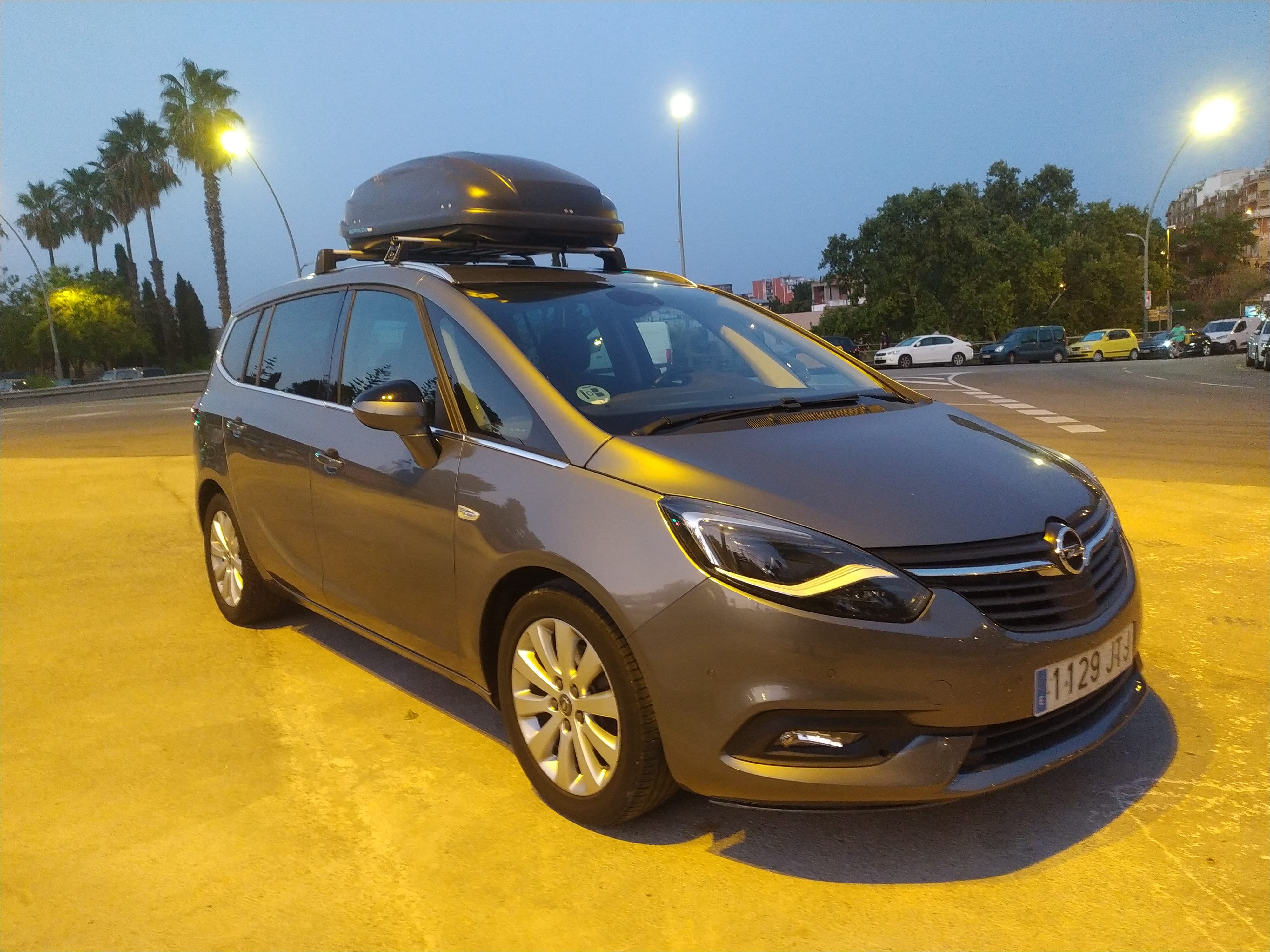 Opel Zafira Tourer mit Kindersitz
