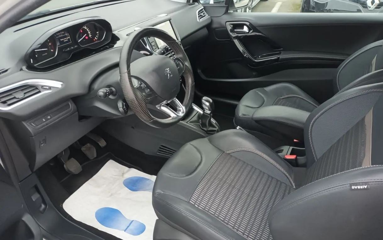 Peugeot 208 avec Climatisation