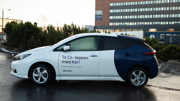 Nissan Leaf med ekstra pedalsett til øvelseskjøring med Aircondition