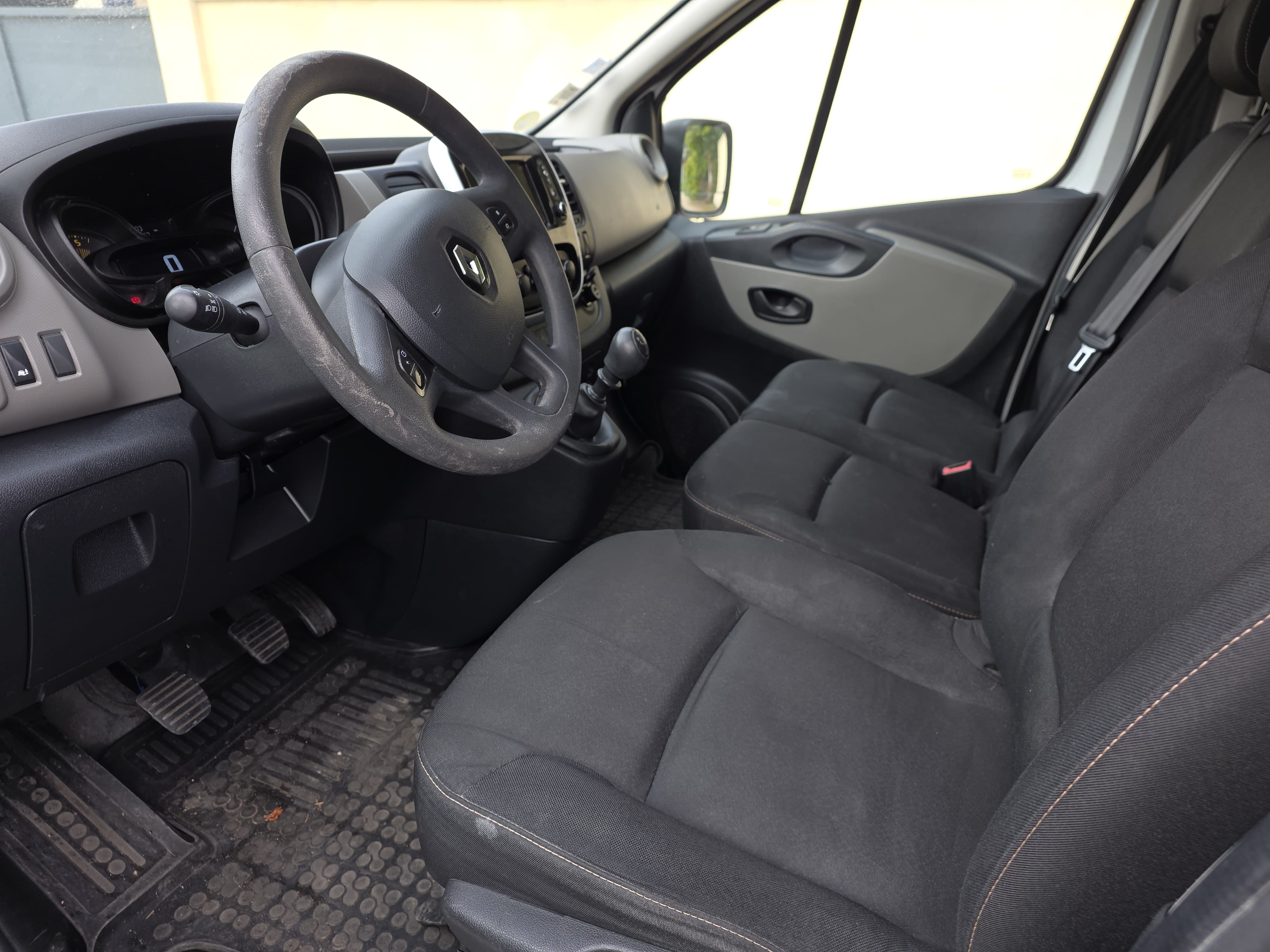 Renault Trafic Passenger Passanger 9 places EB866 avec Android Auto
