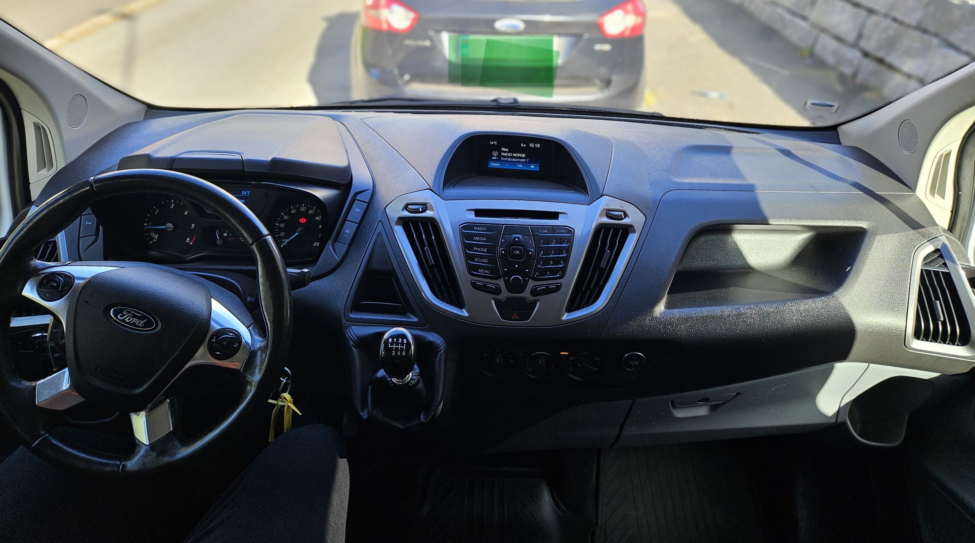 Ford Transit Custom Varebil med egen parkeringsplass. med Bluetooth audio